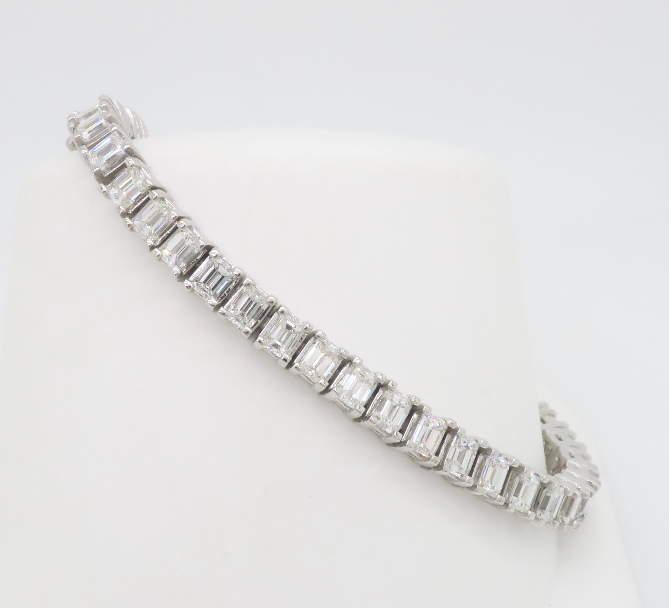 Bracelet de tennis avec diamant taille émeraude en vente 7