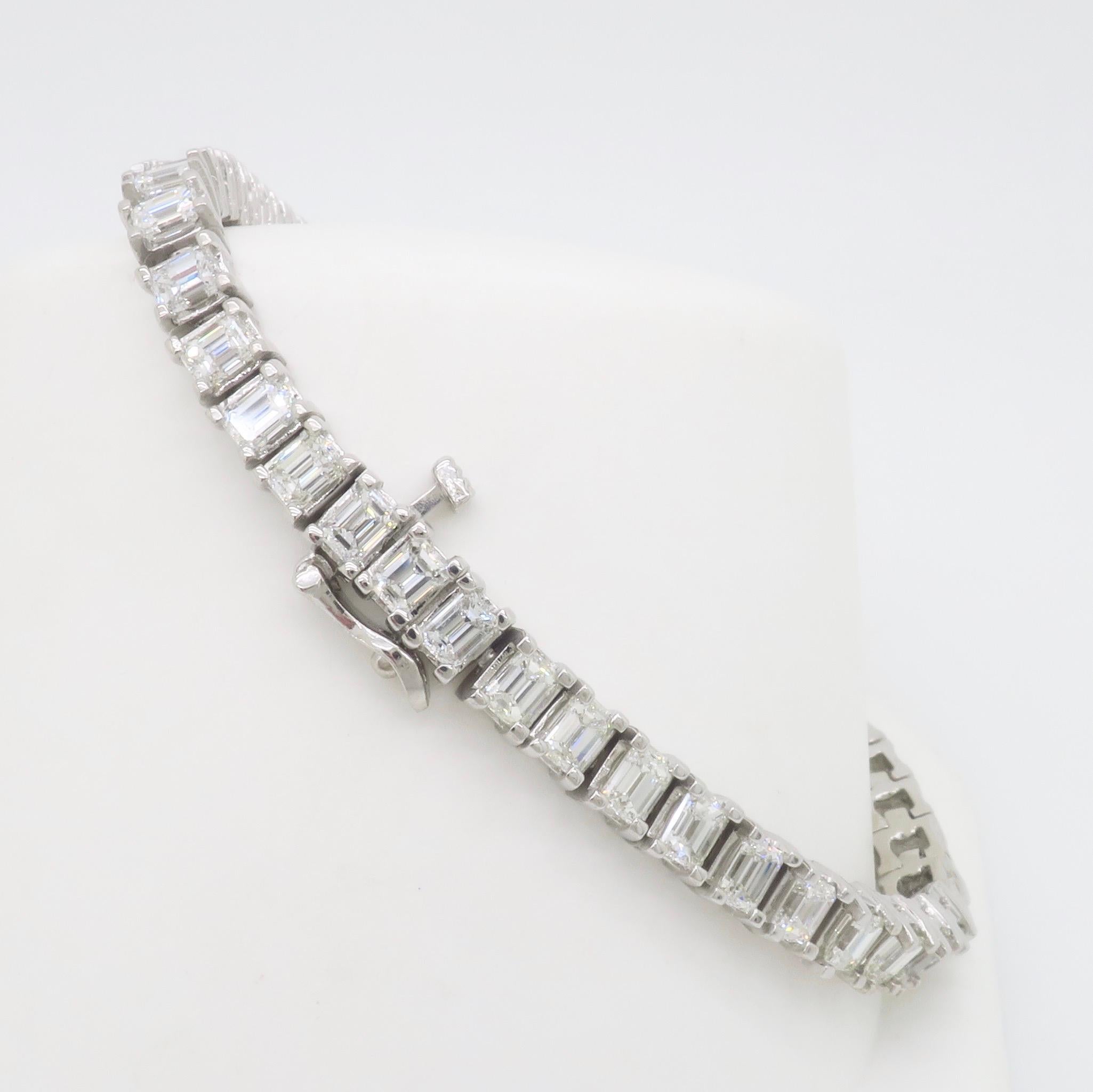 Taille émeraude Bracelet de tennis avec diamant taille émeraude en vente