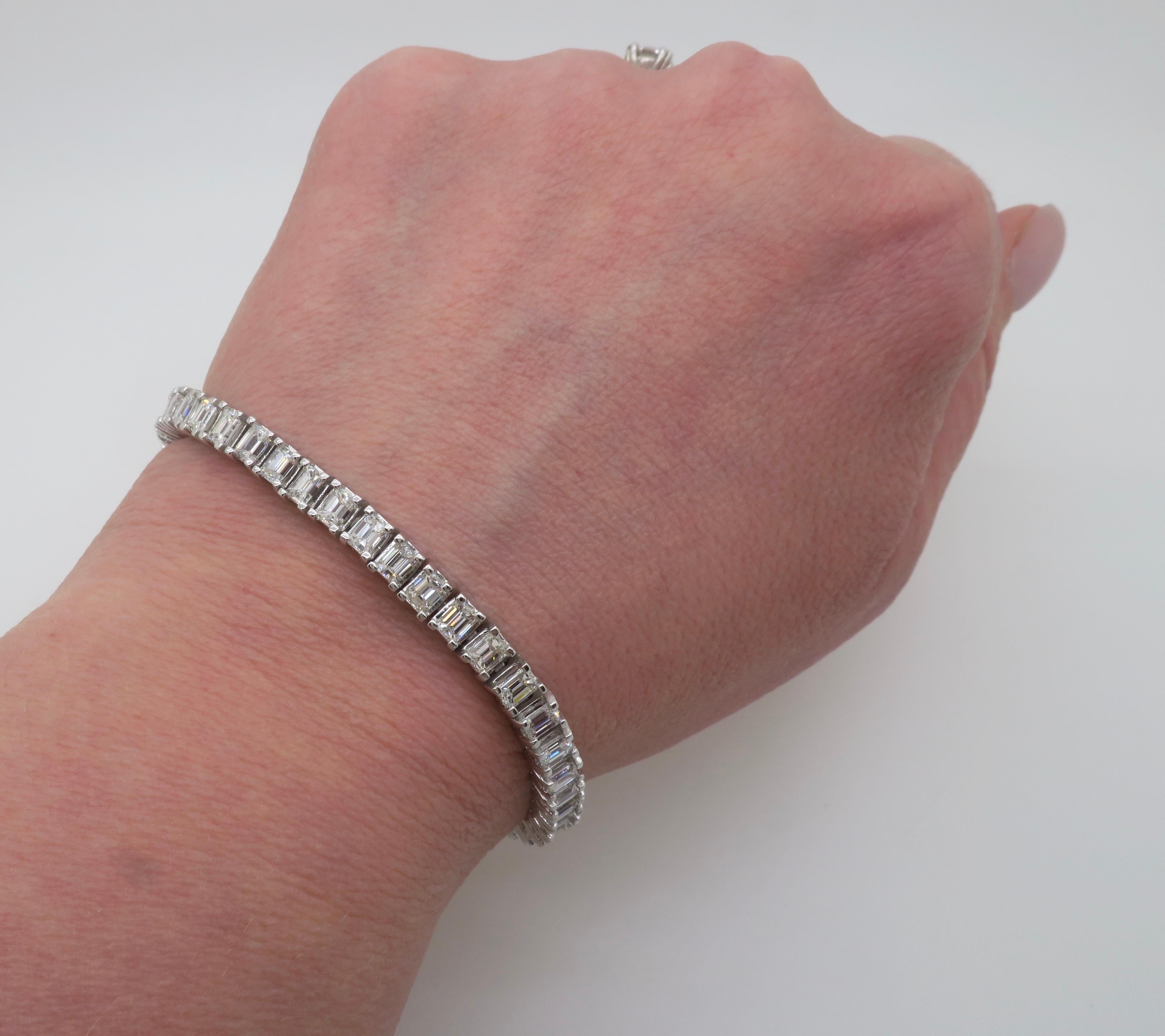 Bracelet de tennis avec diamant taille émeraude Excellent état - En vente à Webster, NY