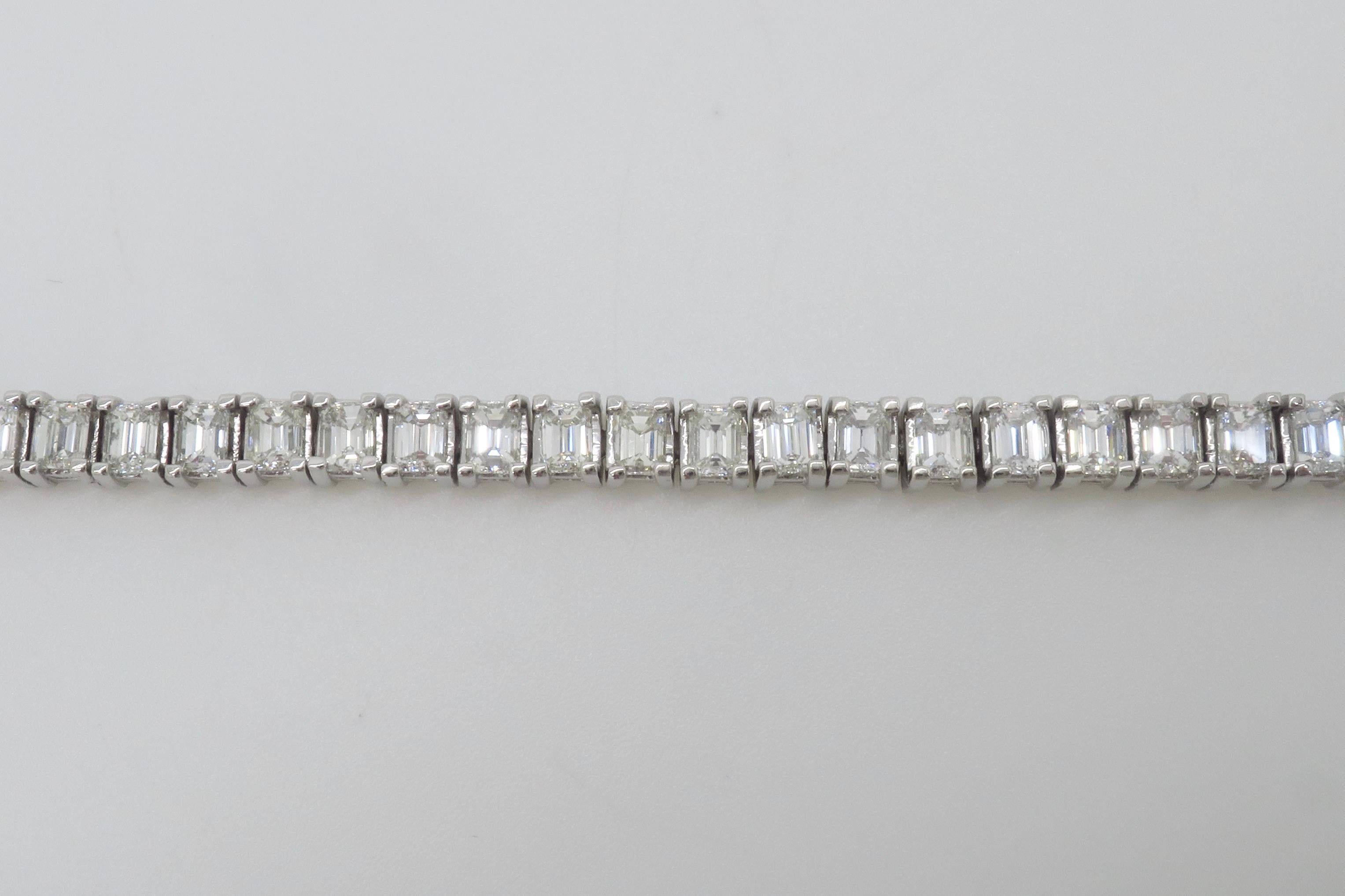 Bracelet de tennis avec diamant taille émeraude en vente 2