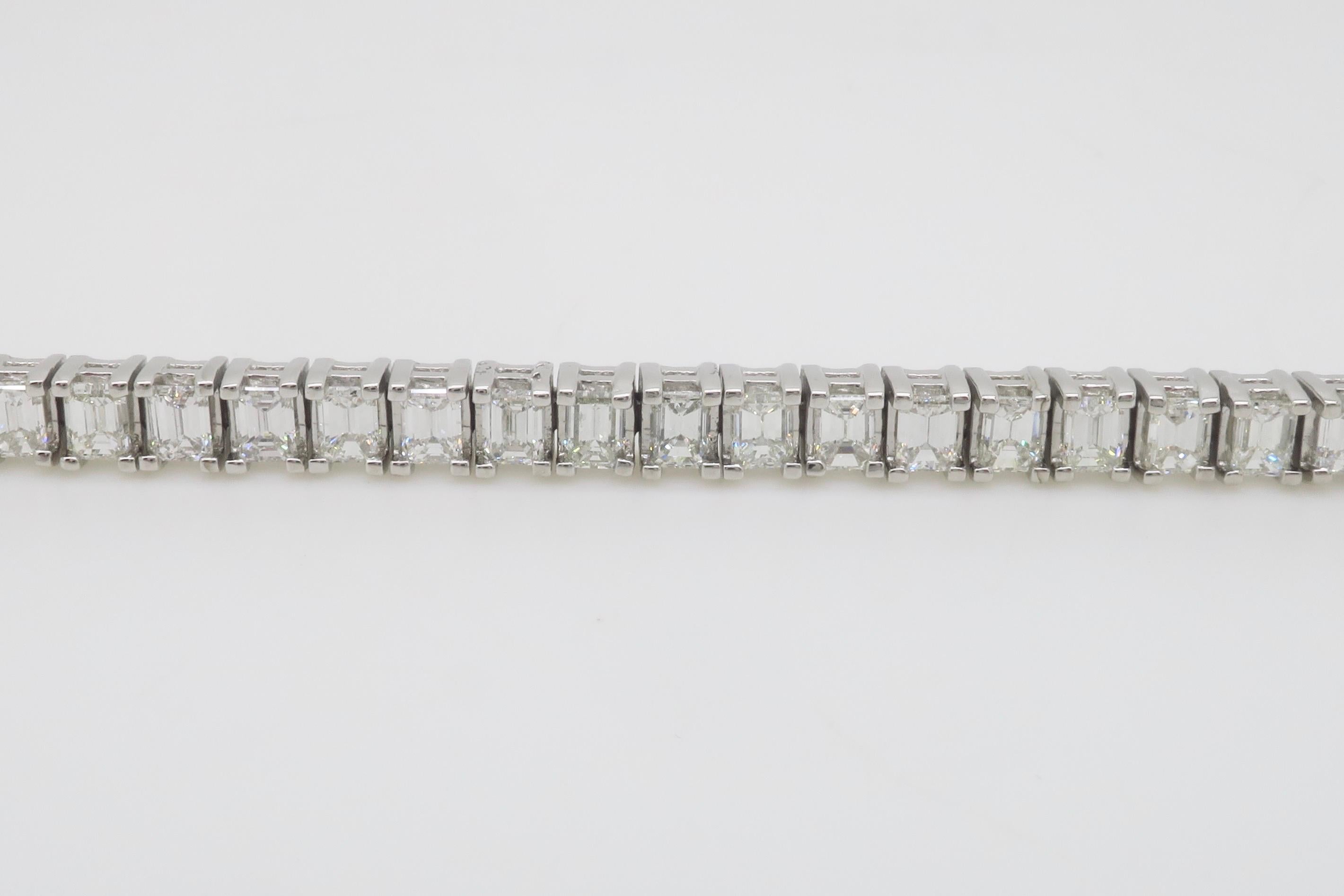 Bracelet de tennis avec diamant taille émeraude en vente 4