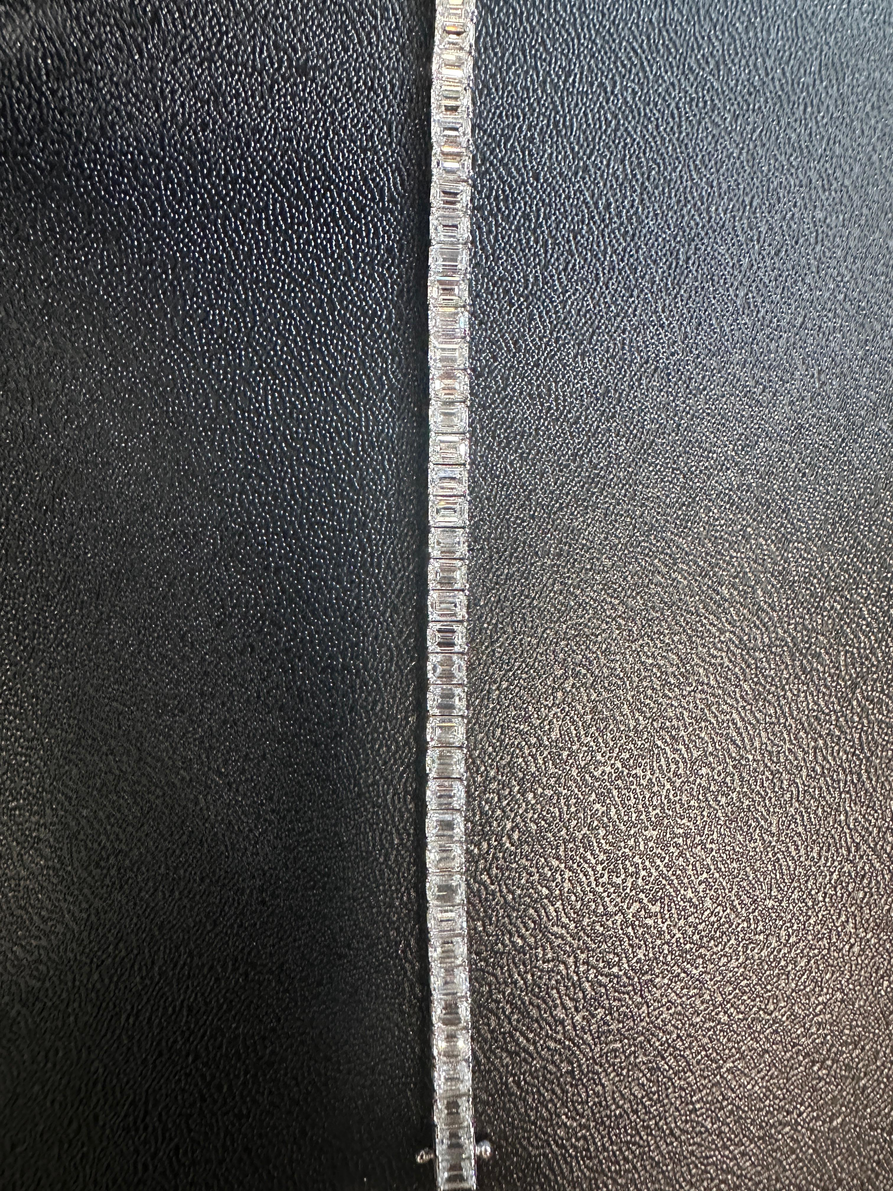 Pulsera de tenis con diamantes talla esmeralda en oro blanco de 18 quilates, 11,01 quilates en venta 3