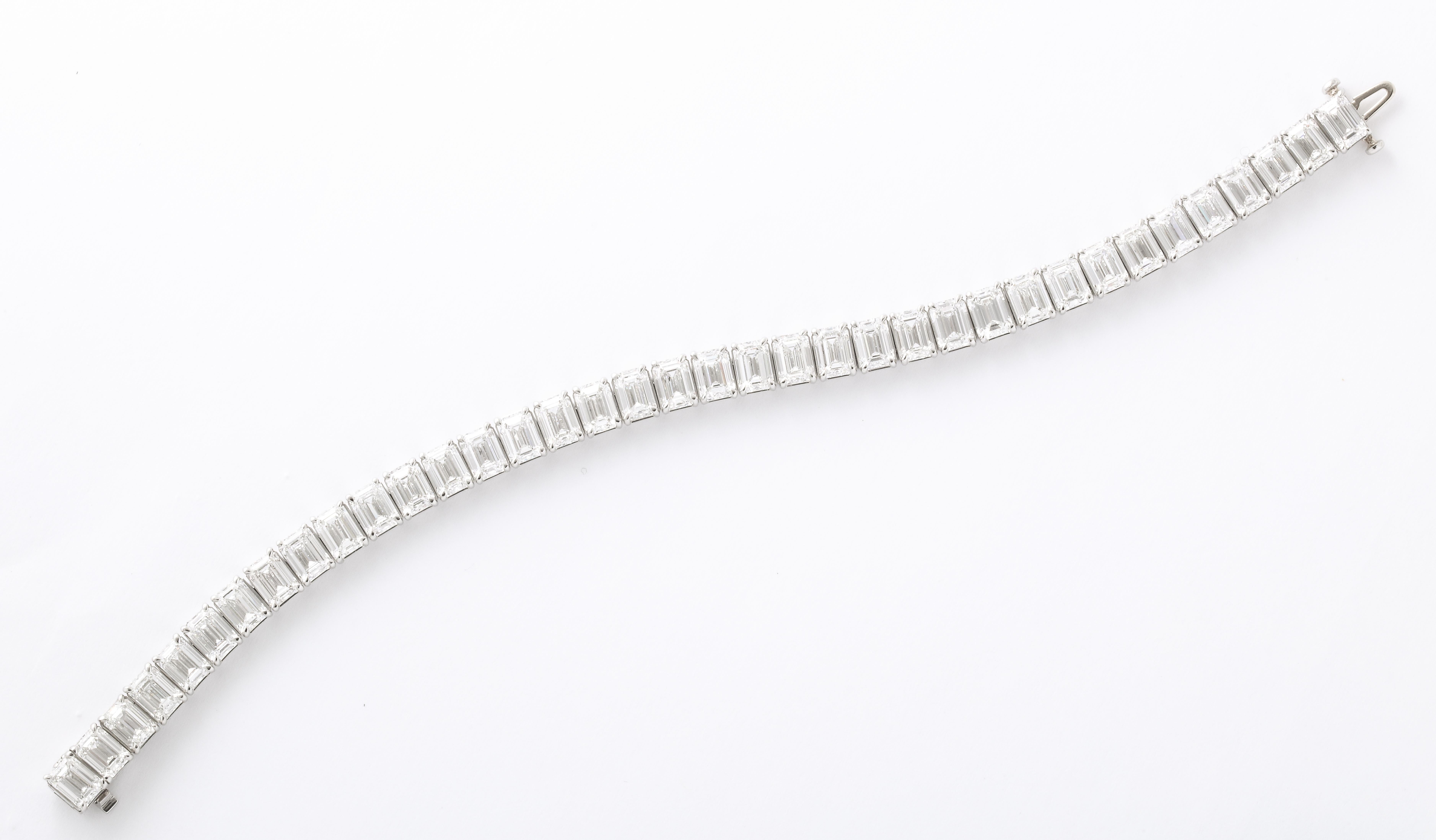 Emerald Cut Diamond Tennis Line Bracelet  In New Condition For Sale In New York, NY
