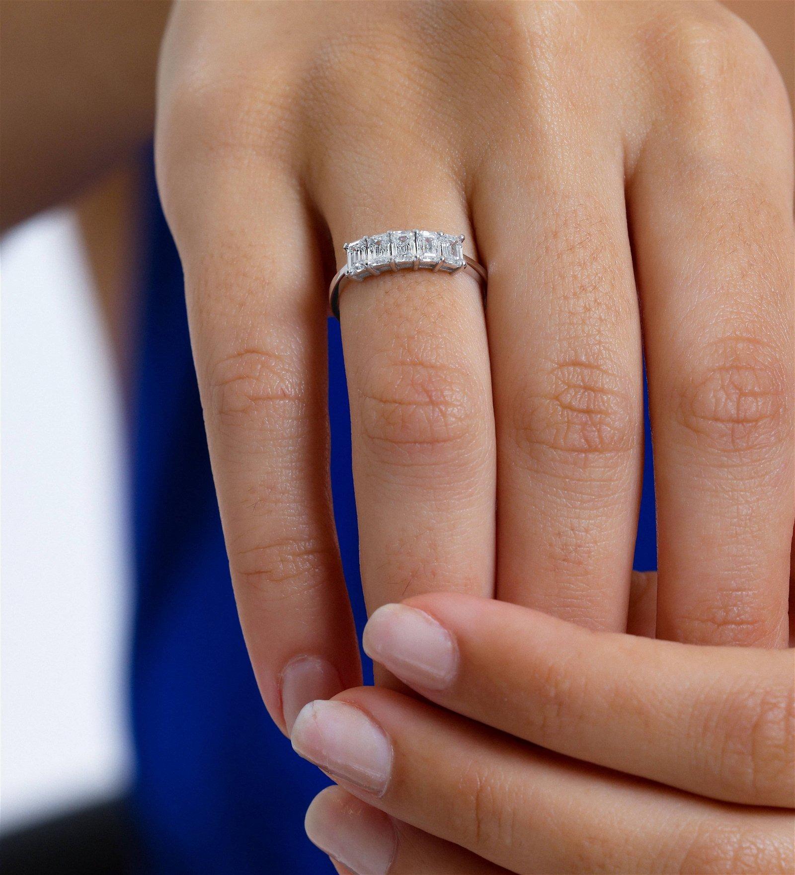 Emerald Cut Diamond Wedding 1.00ct Ring For Sale 2