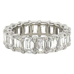 Alliance en platine avec diamant taille émeraude de 7,41 carats et 0,40 pointe F-G VVS2-VS2