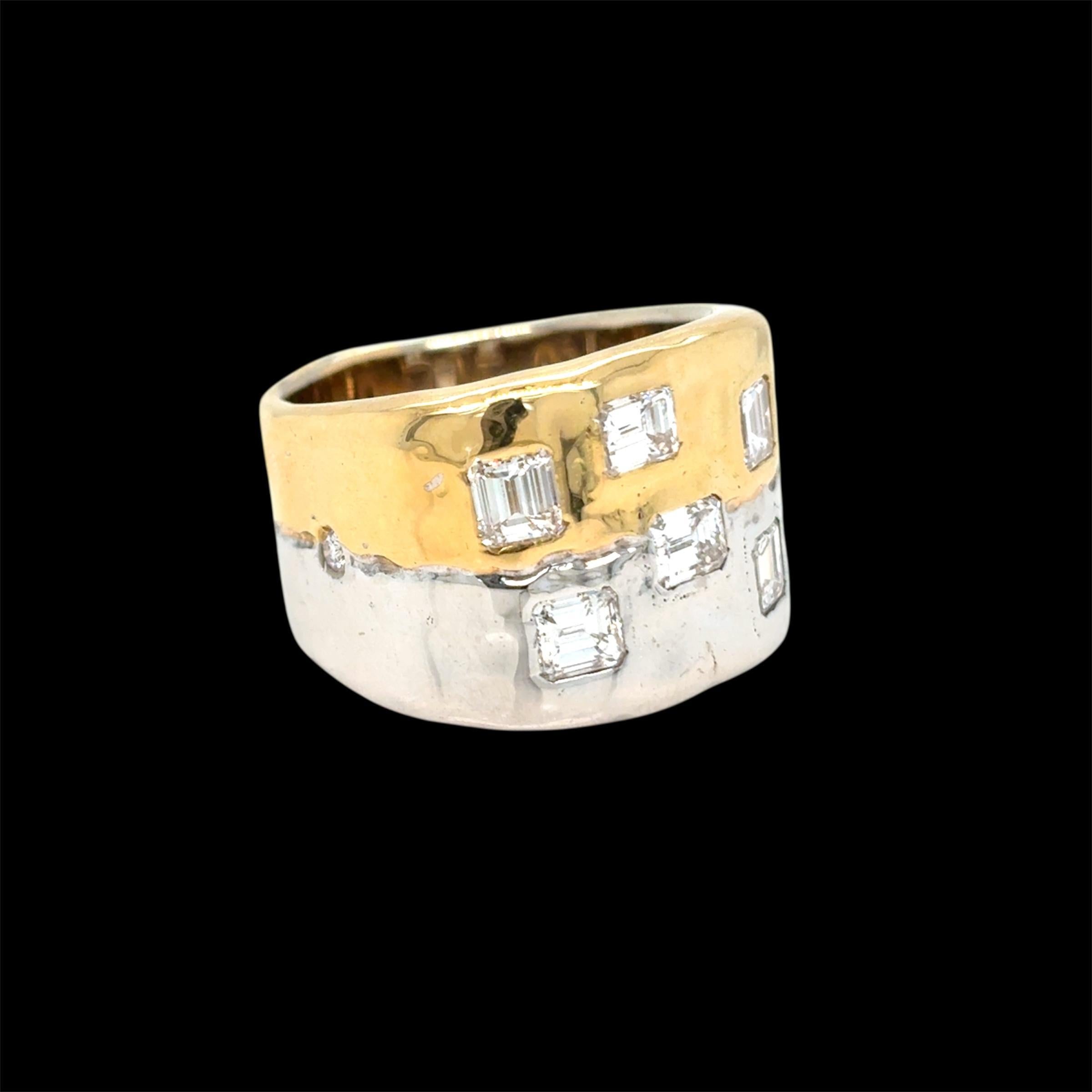 Faraone Italia Anello in oro giallo e bianco con diamante taglio smeraldo in vendita 1