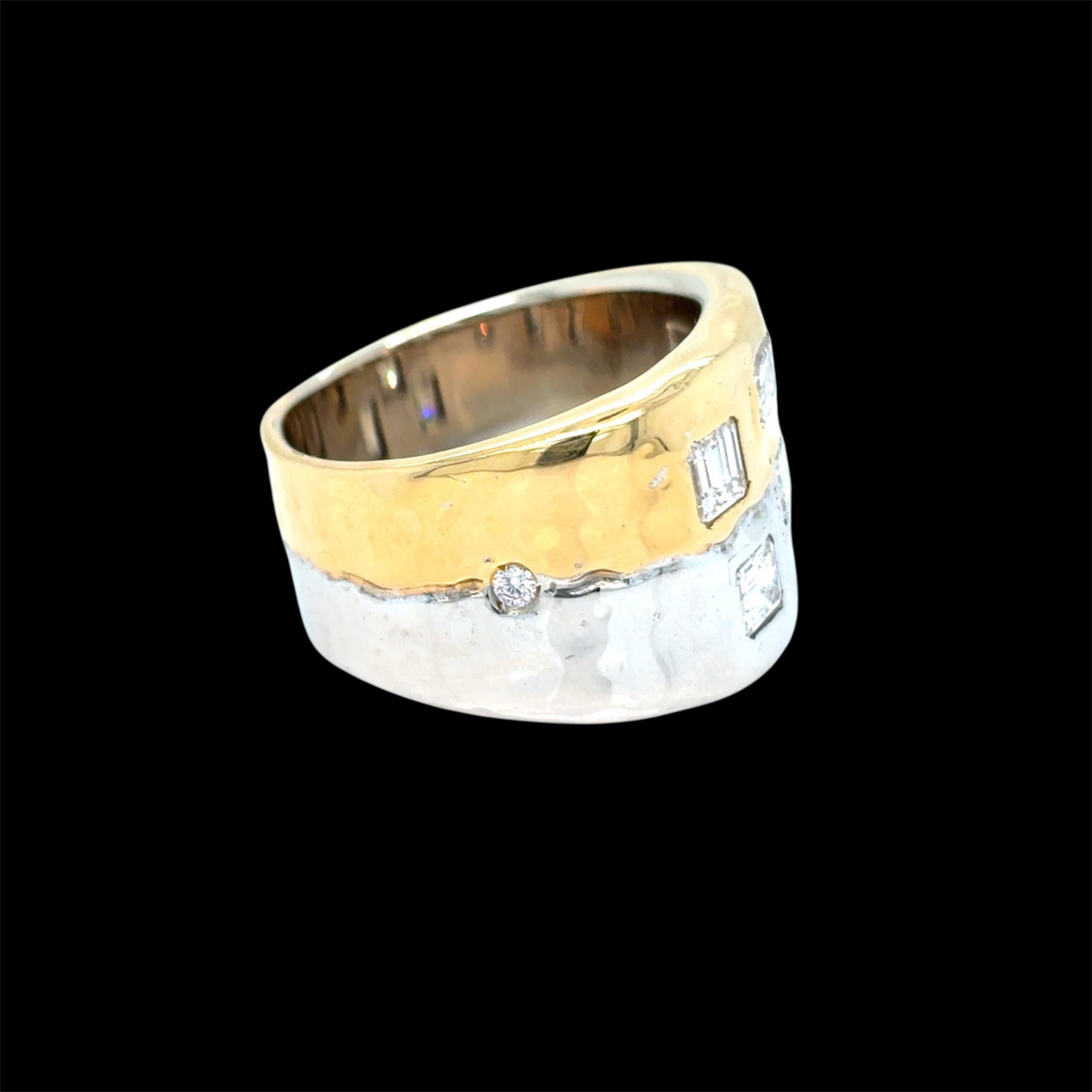 Faraone Italia Anello in oro giallo e bianco con diamante taglio smeraldo in vendita 3