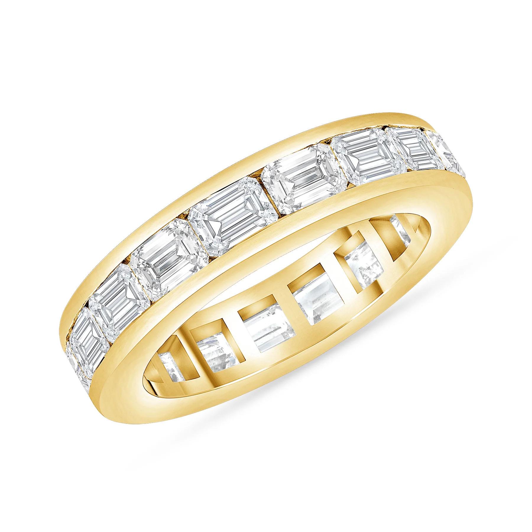Im Angebot: Bandring mit Diamanten im Smaragdschliff aus 14 Karat Gold mit Kanalfassung () 4