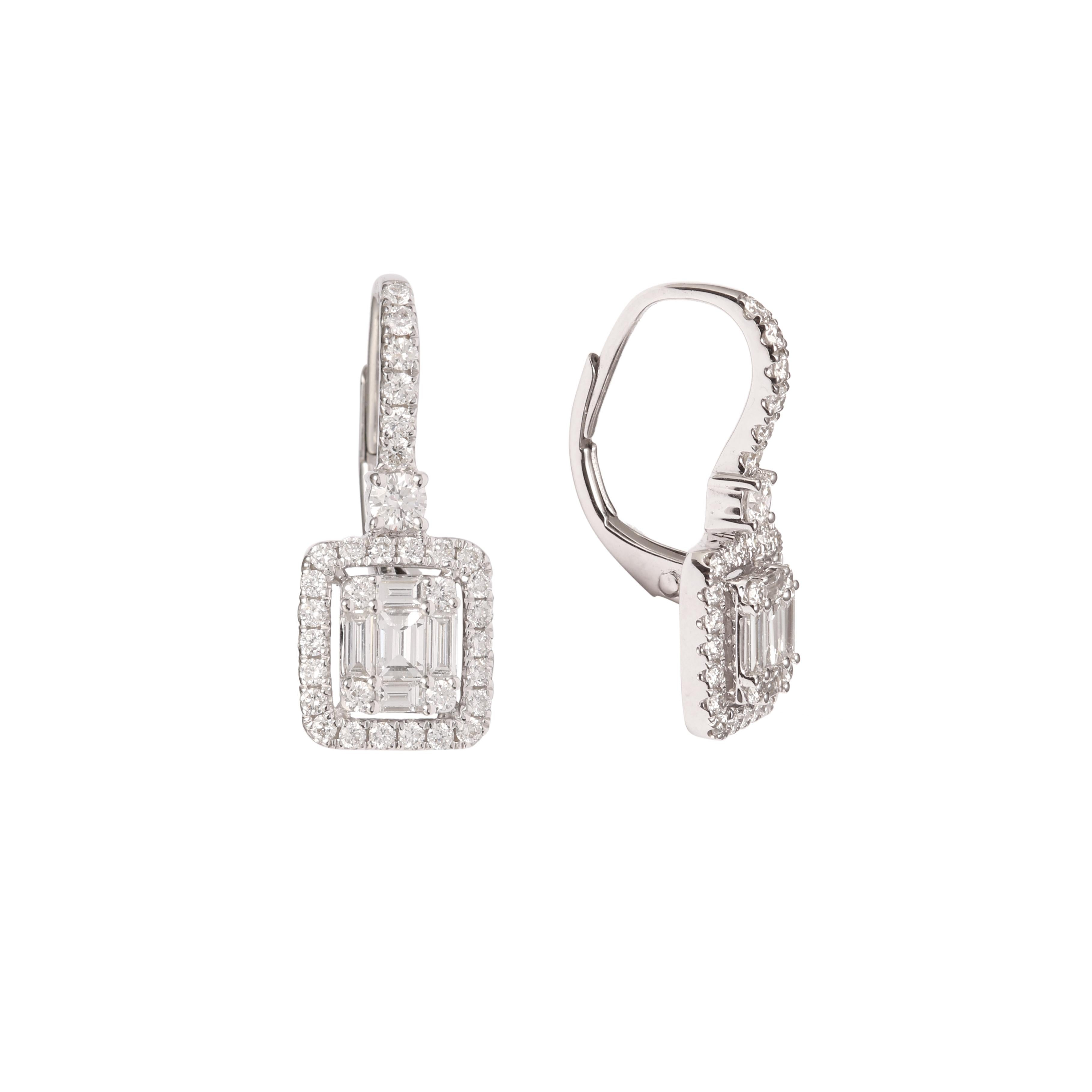 Charming pair of sleeper earrings in white gold set with brilliant and baguette cut diamonds with emerald effect.

Earrings for pierced ears.

Total weight of diamonds : 0.88 carats

Dimensions : 8.98 x 8.31 x 4.57 mm (0.353 x 0.327 x 0.180 inch)