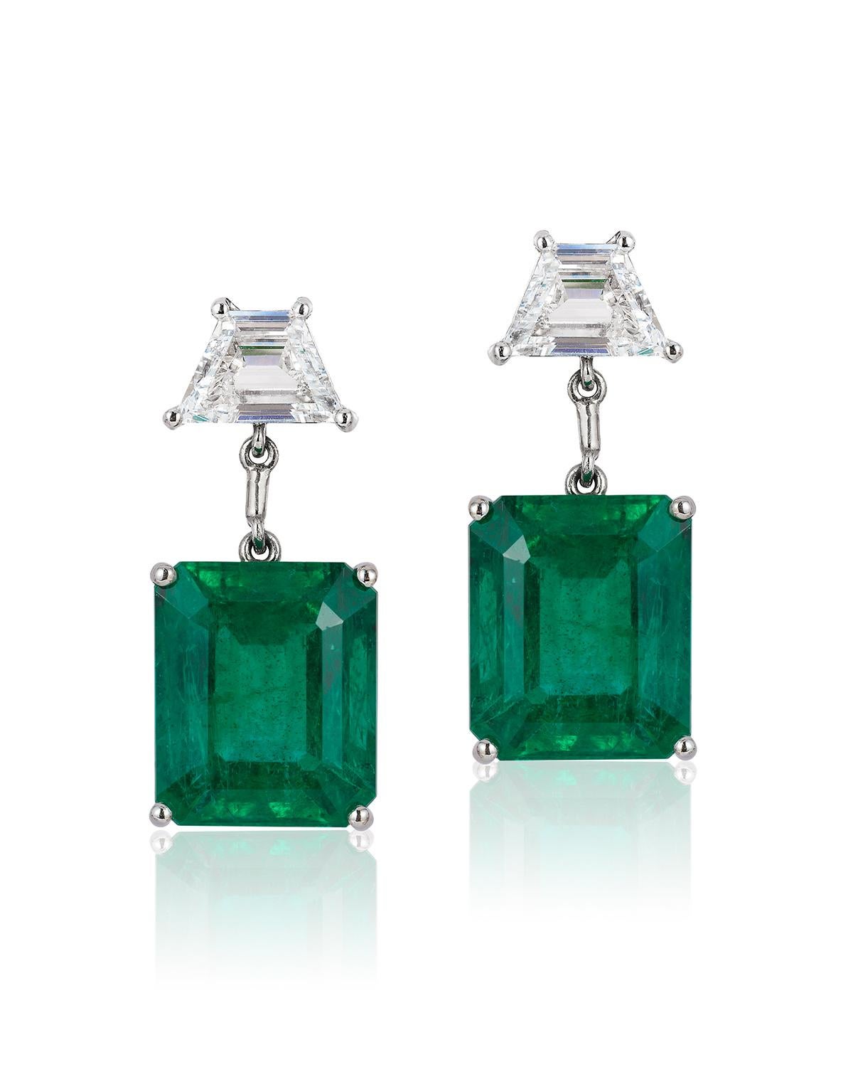 Emerald-Cut Emerald and Diamond Drop Earrings CDC Certified Platinum Andreoli

Classic and extraordinary style is highlighted in these emerald and diamond drop earrings. Breathtaking pair of emerald-cut emerald with two step cut trapezoid cut