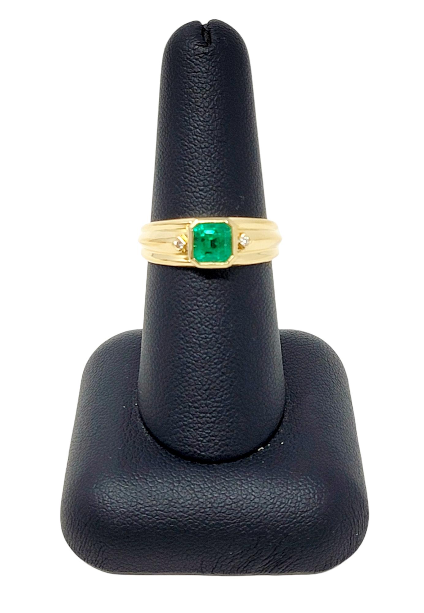 Emerald Cut Emerald and Diamond Ridged Band Ring in 18 Karat Yellow Gold For Sale 4