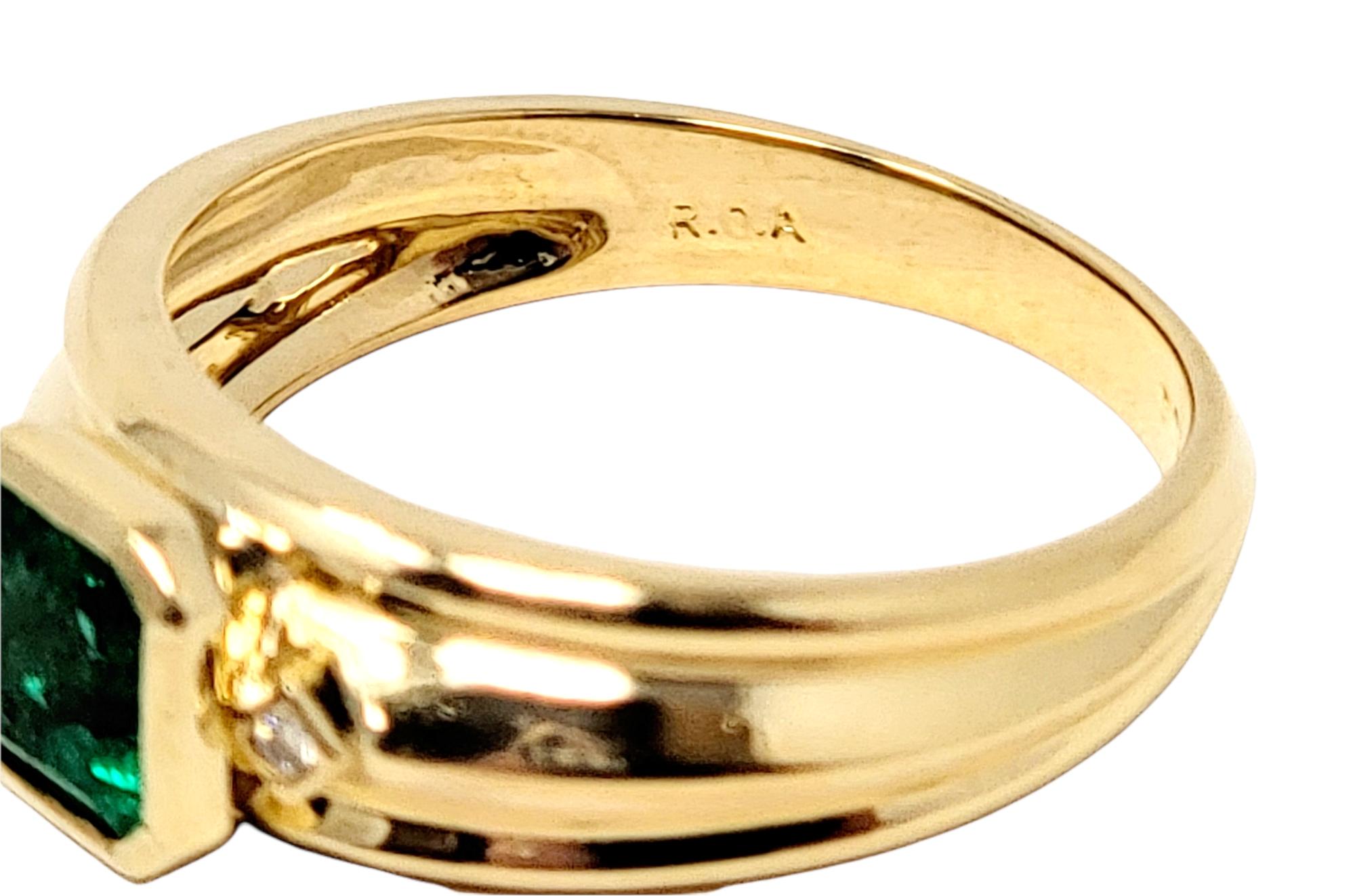 Emerald Cut Emerald and Diamond Ridged Band Ring in 18 Karat Yellow Gold For Sale 2