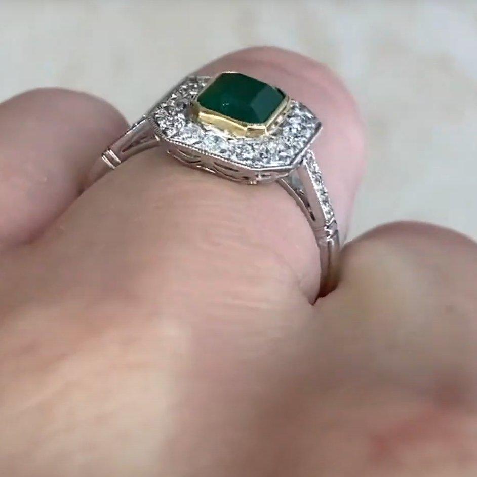 Verlobungsring mit Smaragd im Smaragdschliff ( ca. 1,00 Karat) Verlobungs Halo-Ring, Platin Damen im Angebot