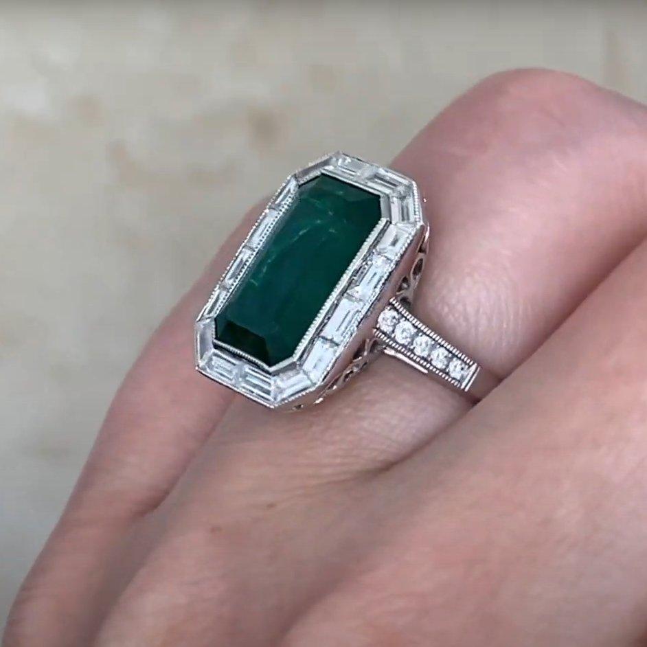 Donna Smeraldo taglio smeraldo (circa 5,60 carati) con diamante rotondo (circa 1,50 carati) in vendita