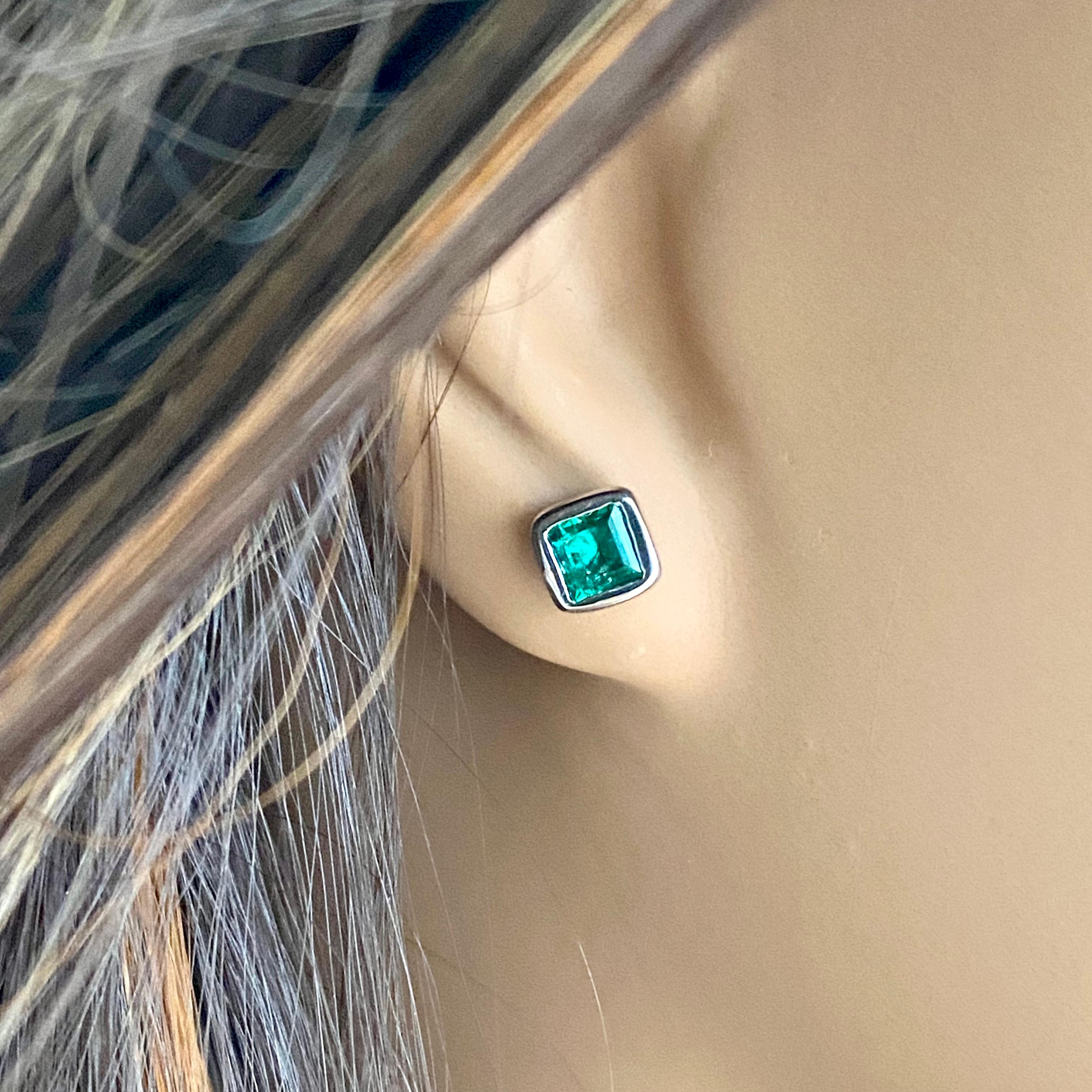 Women's or Men's Emerald Cut Emerald 0.75 Carat Bezel Set White Gold Stud Earrings 