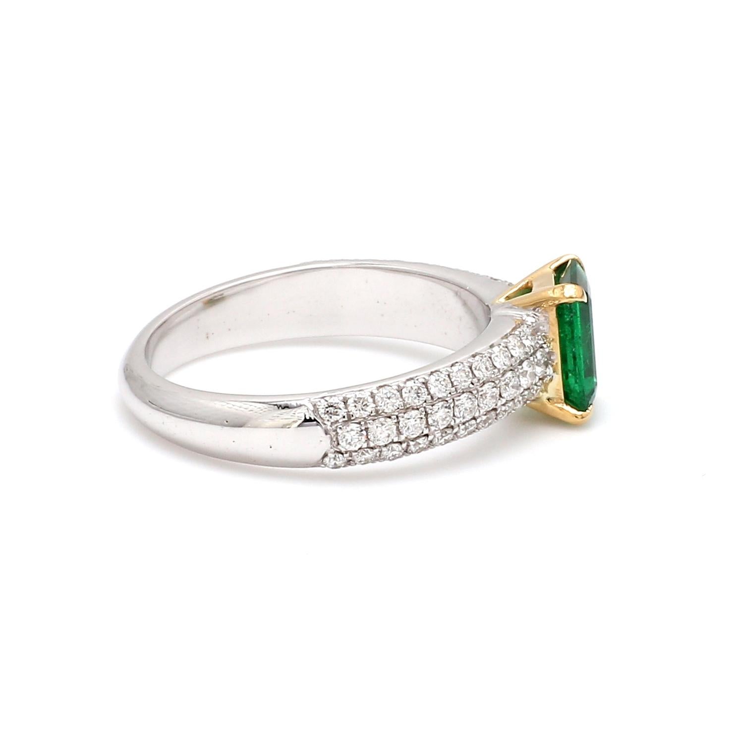 Contemporary Emerald Cut Emerald Diamond 18 Karat White Gold Engagement Wedding Ring For Sale