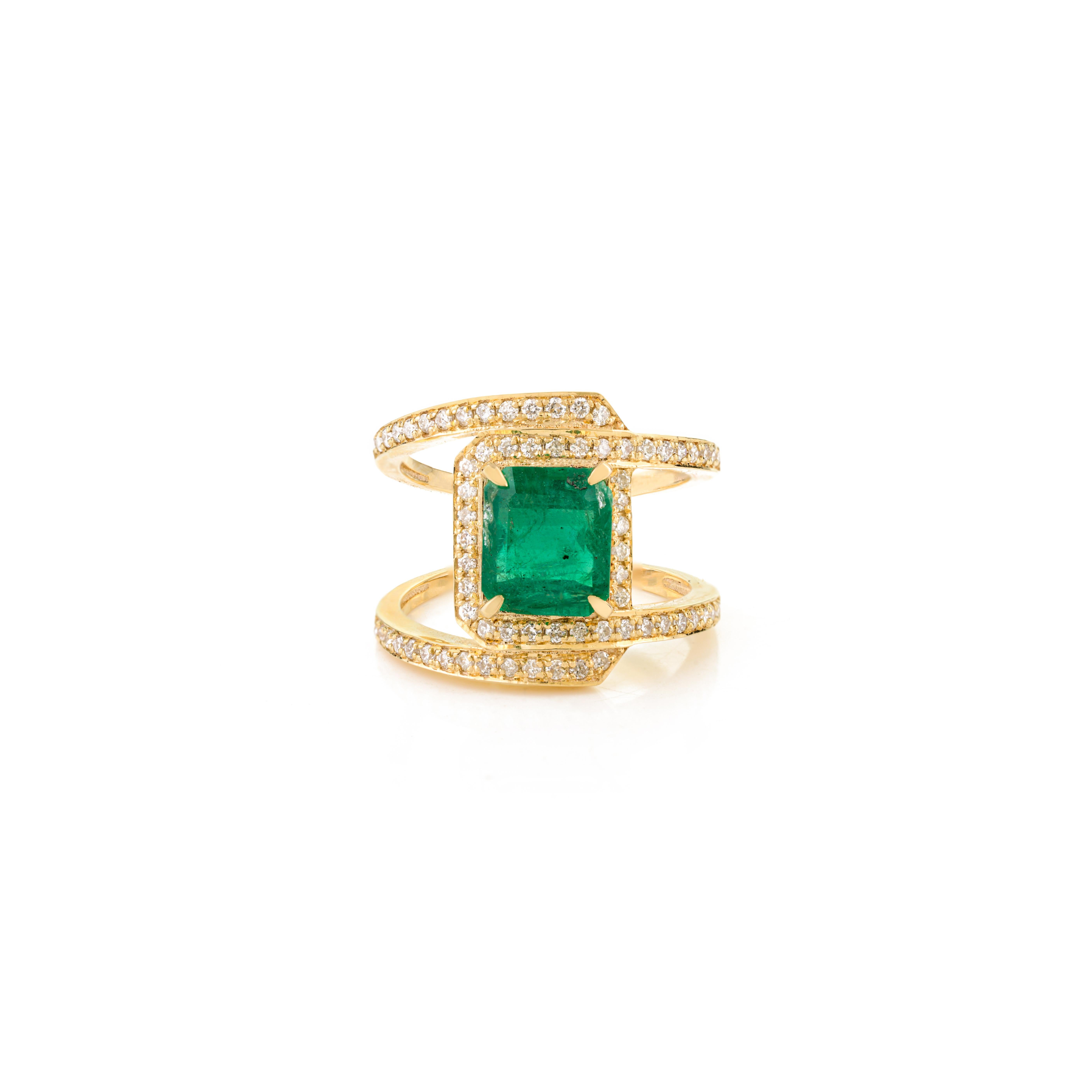 En vente :  Bague cocktail en or jaune 14K avec émeraude et diamant en forme de halo Cadeau pour bijoux 3