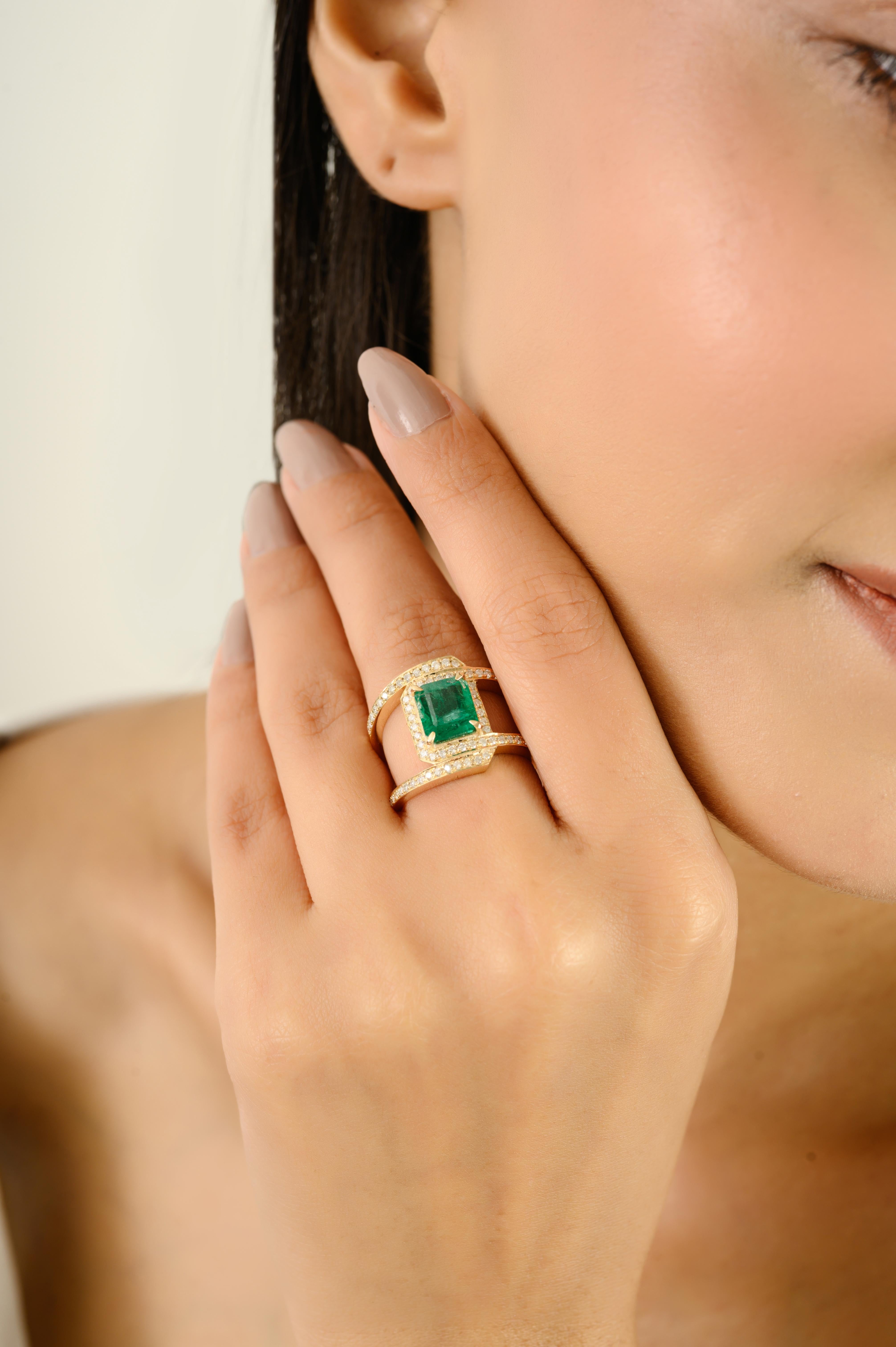 En vente :  Bague cocktail en or jaune 14K avec émeraude et diamant en forme de halo Cadeau pour bijoux 4