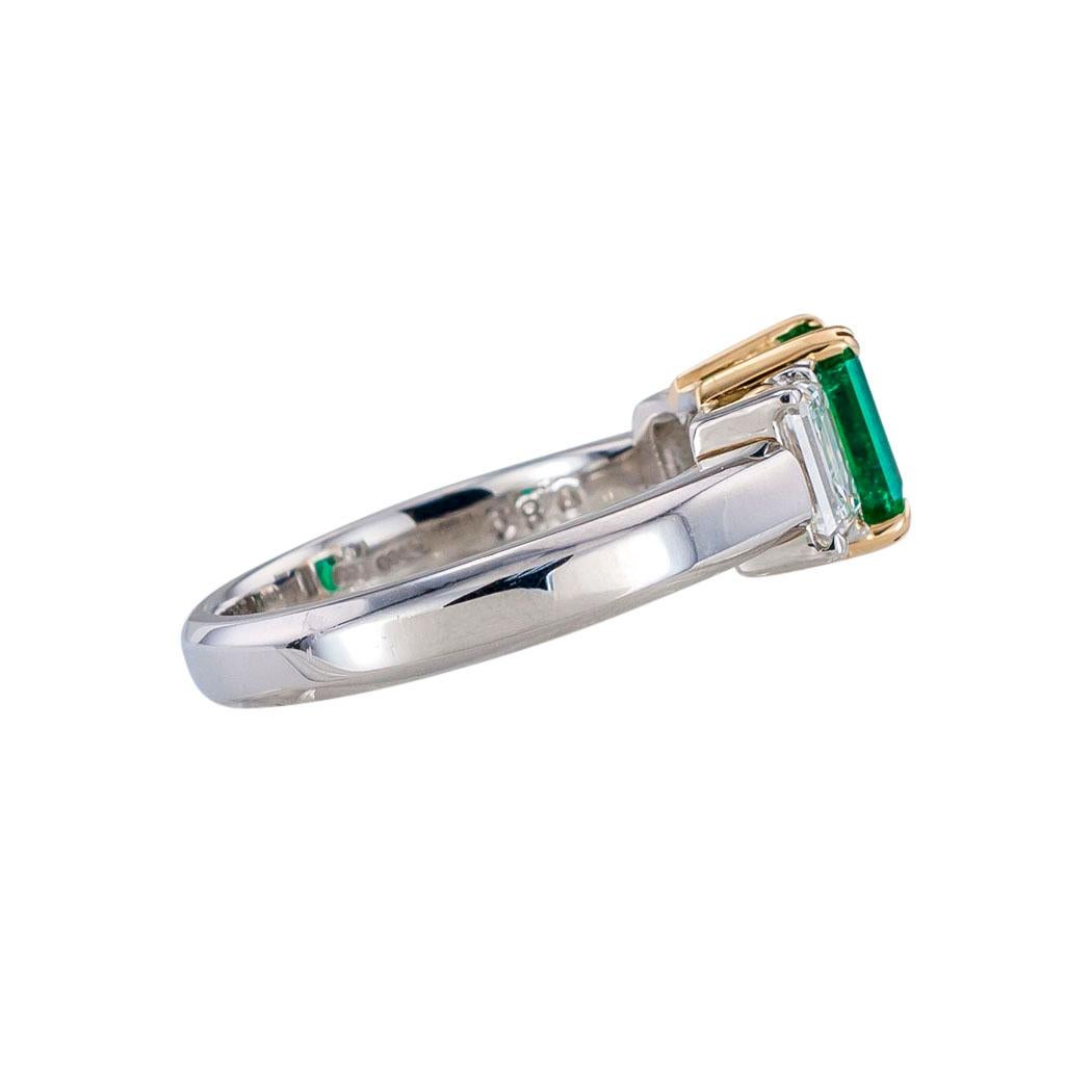 Smaragdschliff Smaragd Diamant Platin Gelbgold Ring im Zustand „Gut“ in Los Angeles, CA