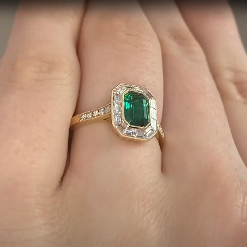 Smaragdschliff Smaragd Halo (ca. 0,80 Karat) mit Diamantring, 18k Gelbgold Damen im Angebot