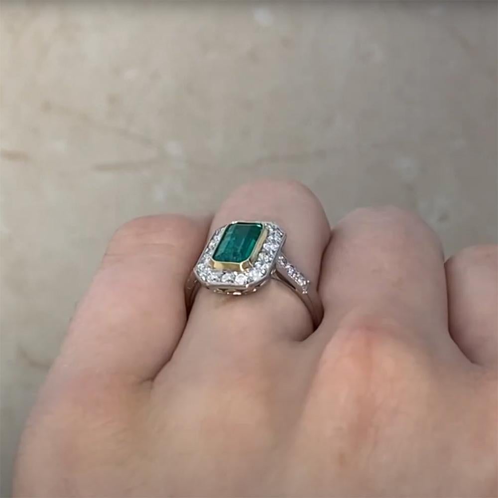 Anillo halo de diamantes talla esmeralda (aprox. 1,40 quilates), platino Corte esmeralda en venta