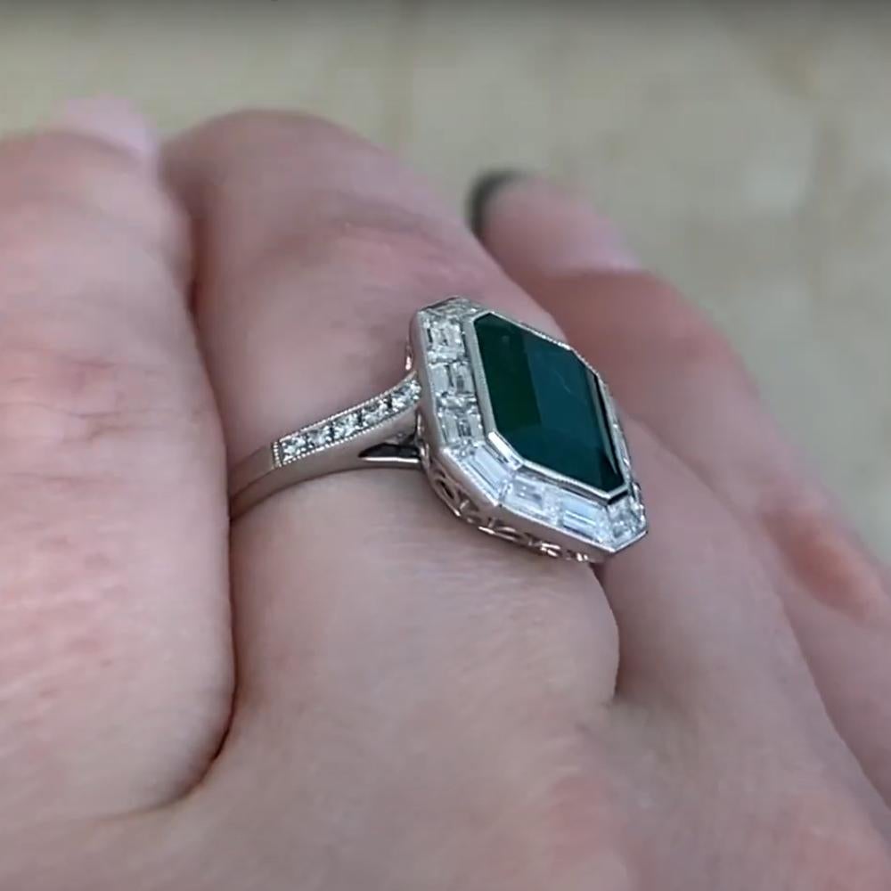 Anillo en racimo de esmeraldas y diamantes talla esmeralda (GIA aprox. 2,50 quilates), platino Art Decó en venta