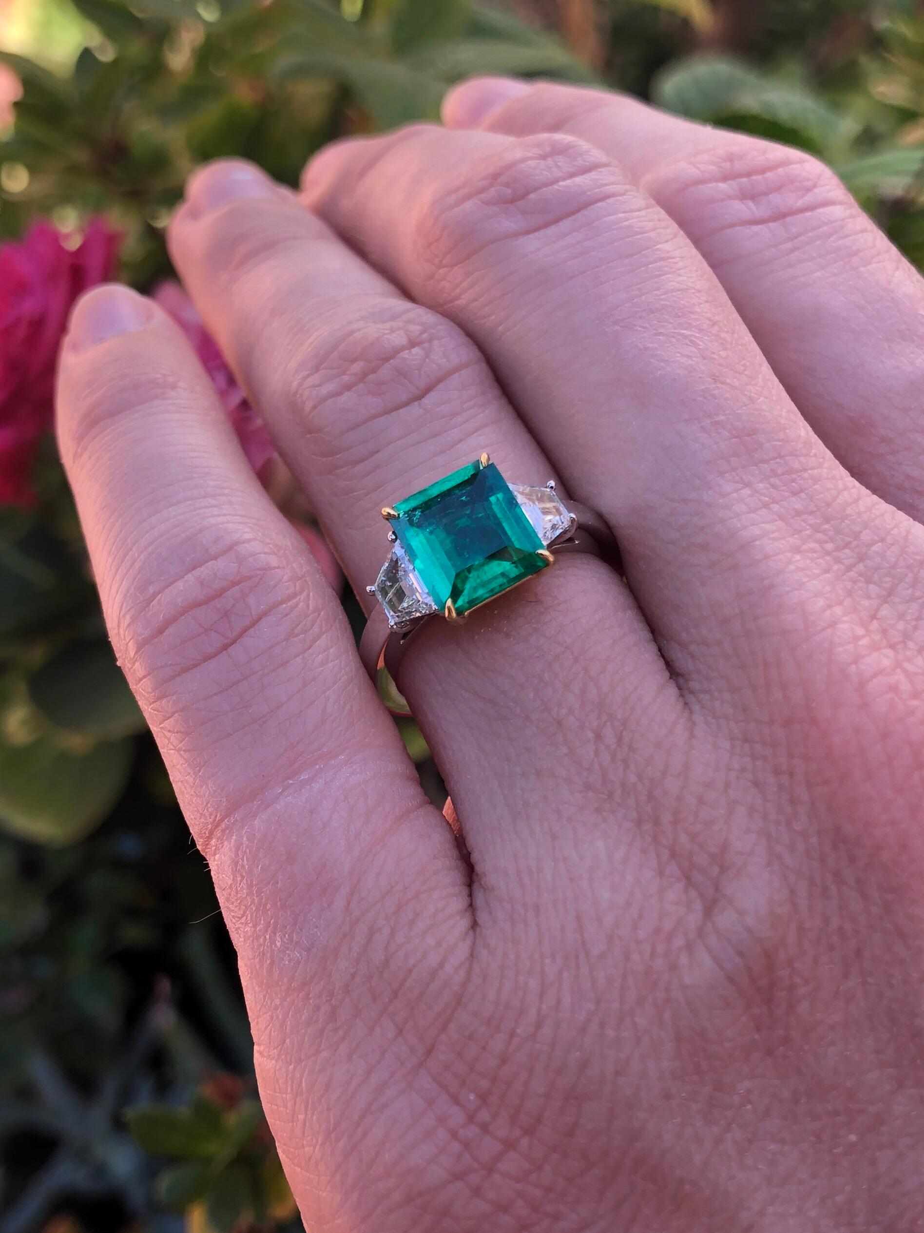 Women's Colombian Emerald Ring Emerald Cut 1.85 Carats AGL Certified Insignificant Oil