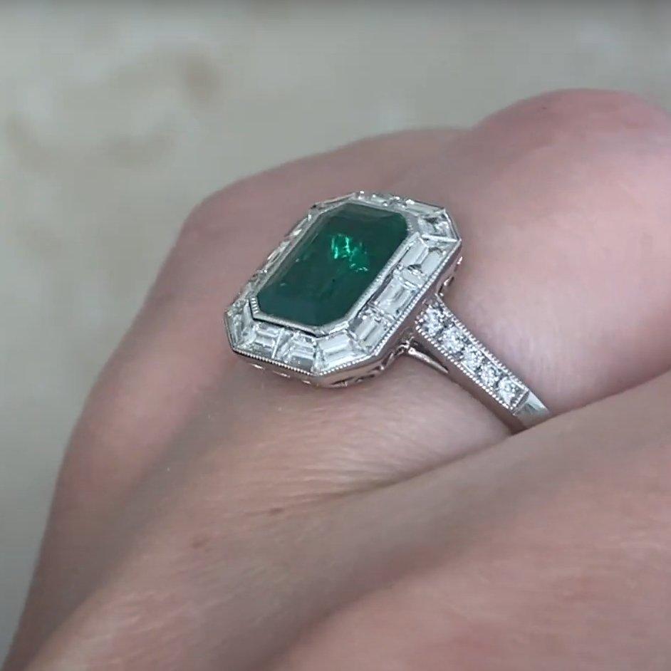 Emerald Cut Emerald with Diamond Halo Ring (Approx. 1.50-Carats), Platinum Damen im Angebot