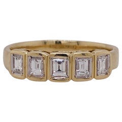Fascia con castone di cinque diamanti taglio smeraldo 0,43 carati in oro 14K Anello impilabile per matrimoni