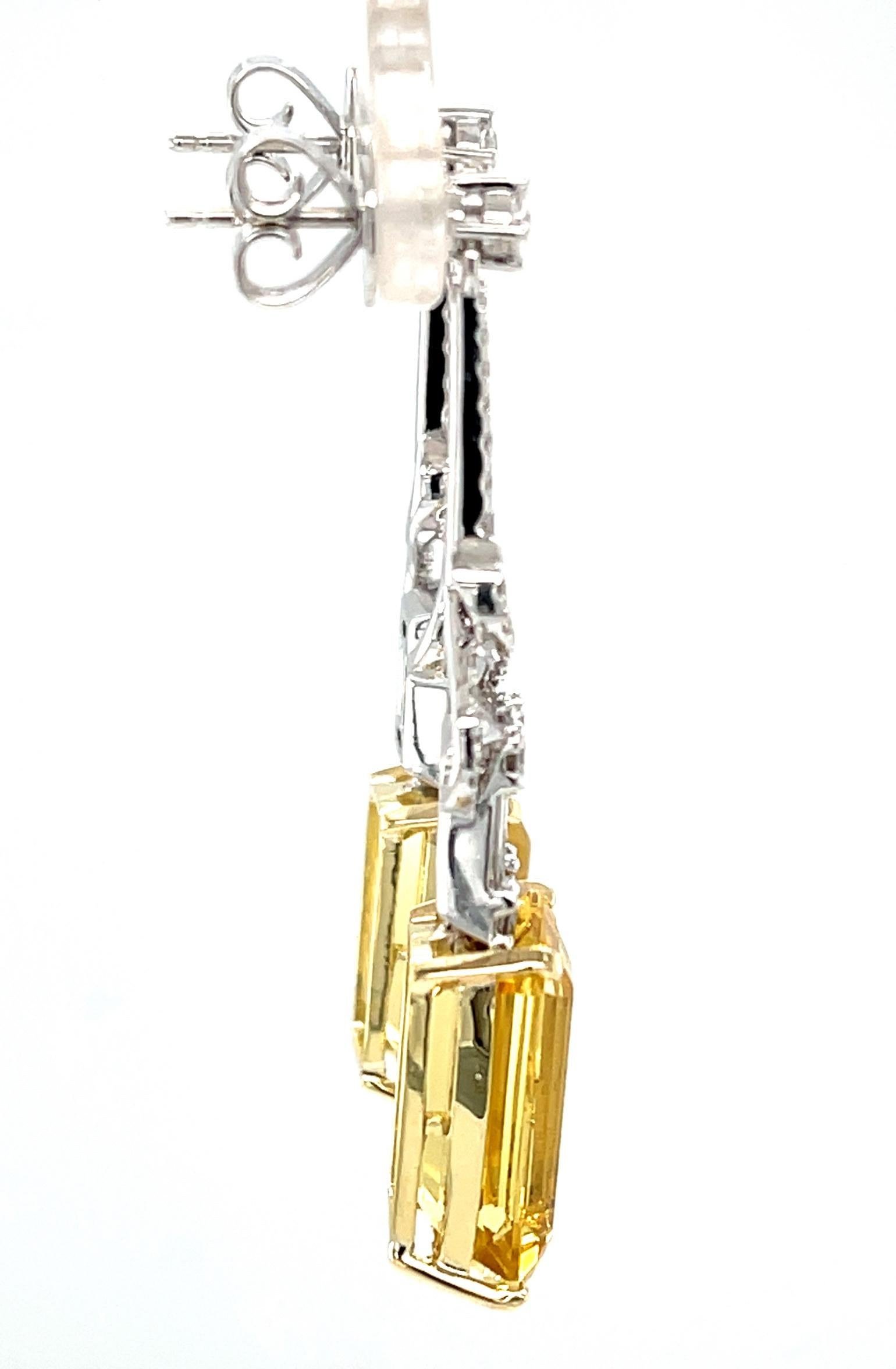 Ohrhänger aus 18 Karat Weißgold mit goldenem Beryll im Smaragdschliff und Diamanten im Baguette-Schliff  im Zustand „Neu“ im Angebot in Los Angeles, CA