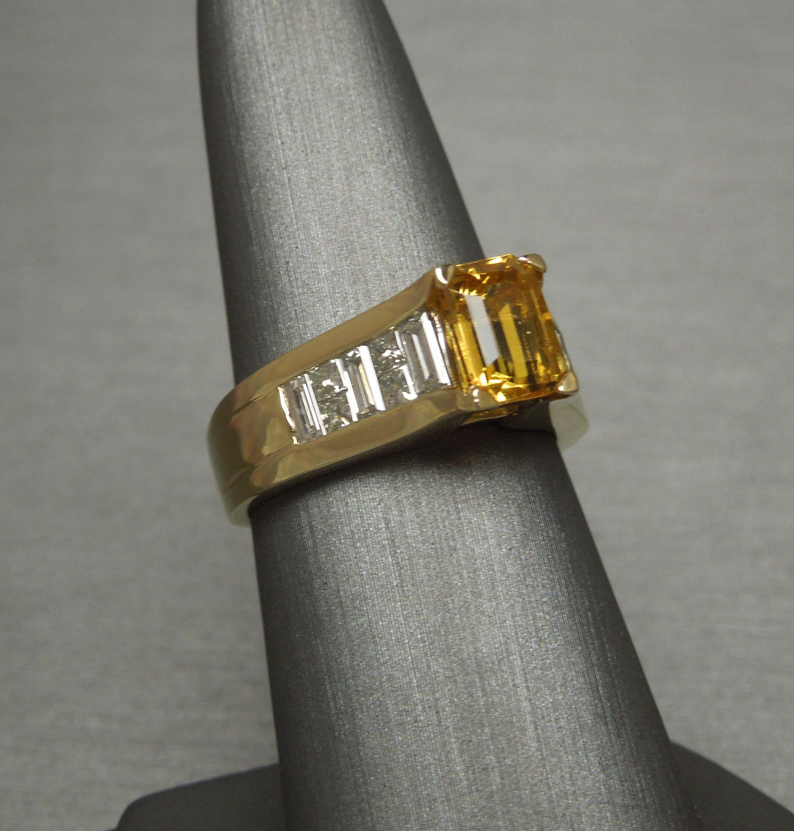 Emerald Cut Golden Beryl Solitaire and Baguette Diamond Pyramid Ring In Excellent Condition For Sale In METAIRIE, LA