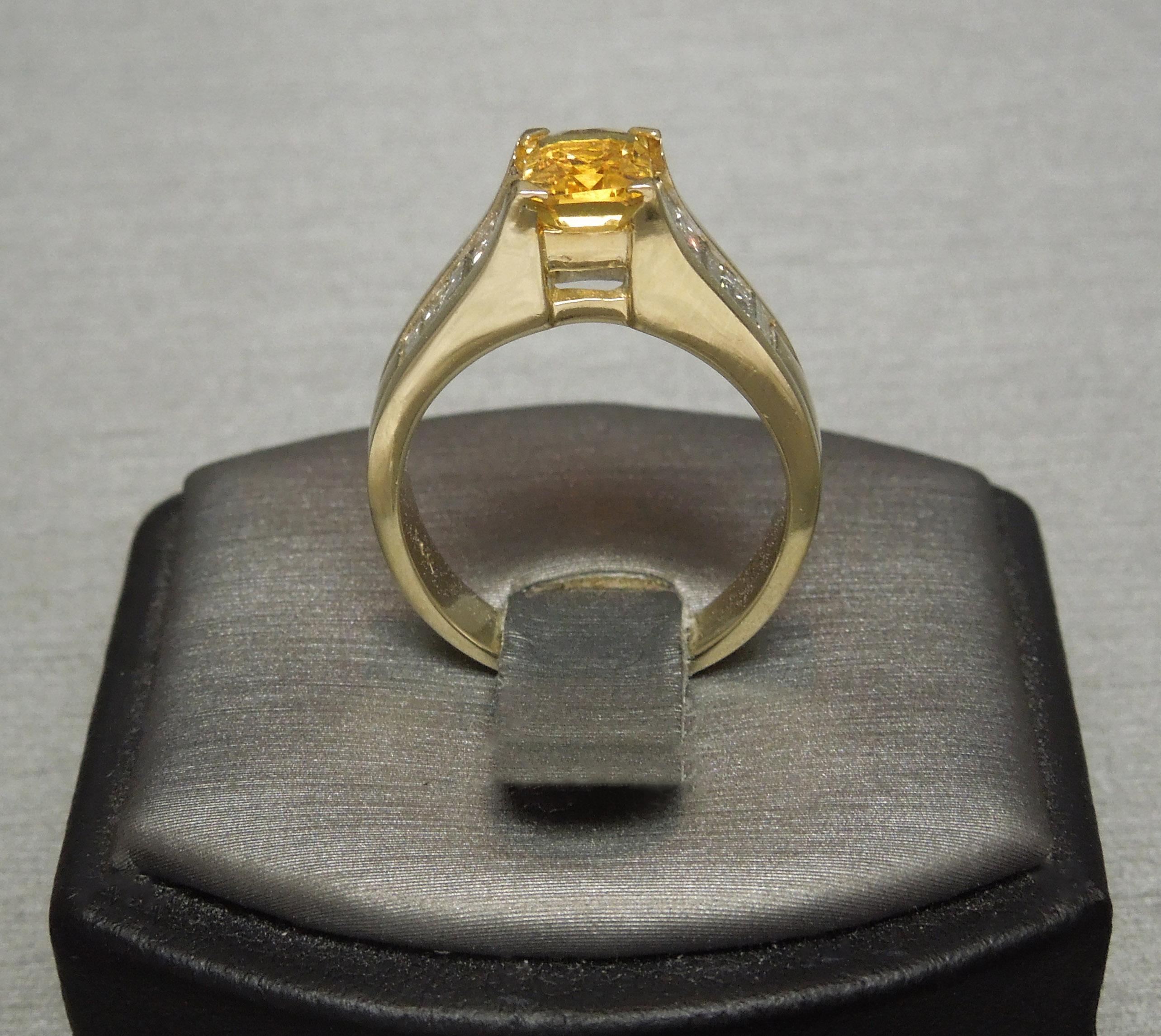 Emerald Cut Golden Beryl Solitaire and Baguette Diamond Pyramid Ring For Sale 2