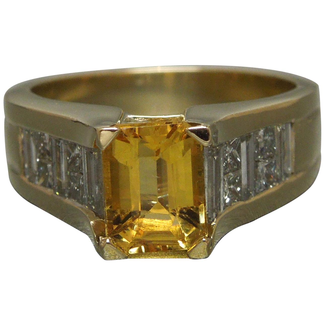 Emerald Cut Golden Beryl Solitaire and Baguette Diamond Pyramid Ring For Sale