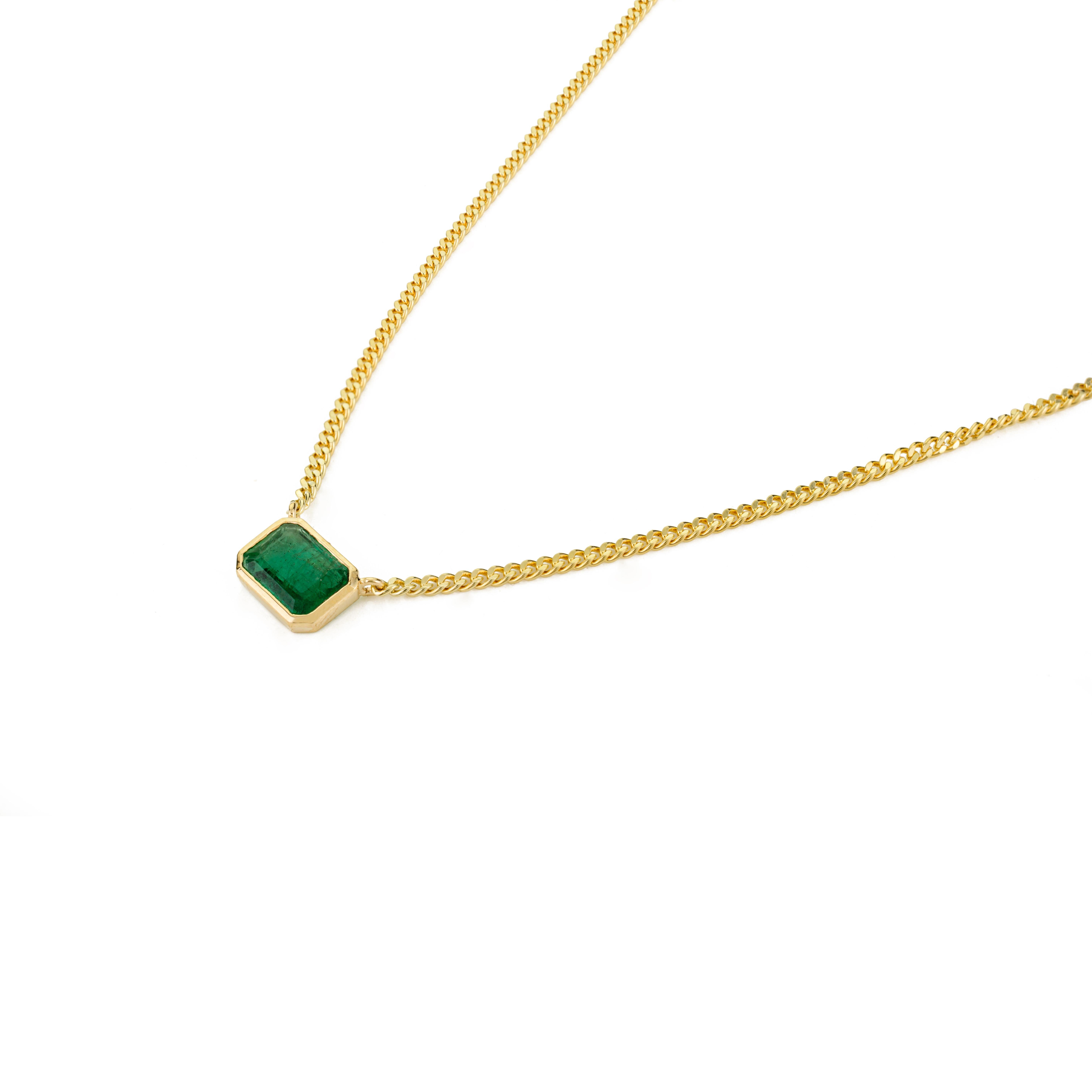 Emerald-Cut Green Emerald Pendant Necklace in 14K Solid Yellow Gold Curb Chain In New Condition For Sale In New York, NY