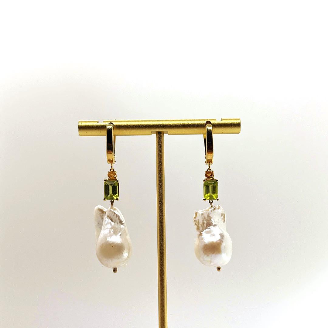 Emerald cut Green peridot/ Pearl Drop Earring in a Hoop In Excellent Condition In New York, NY