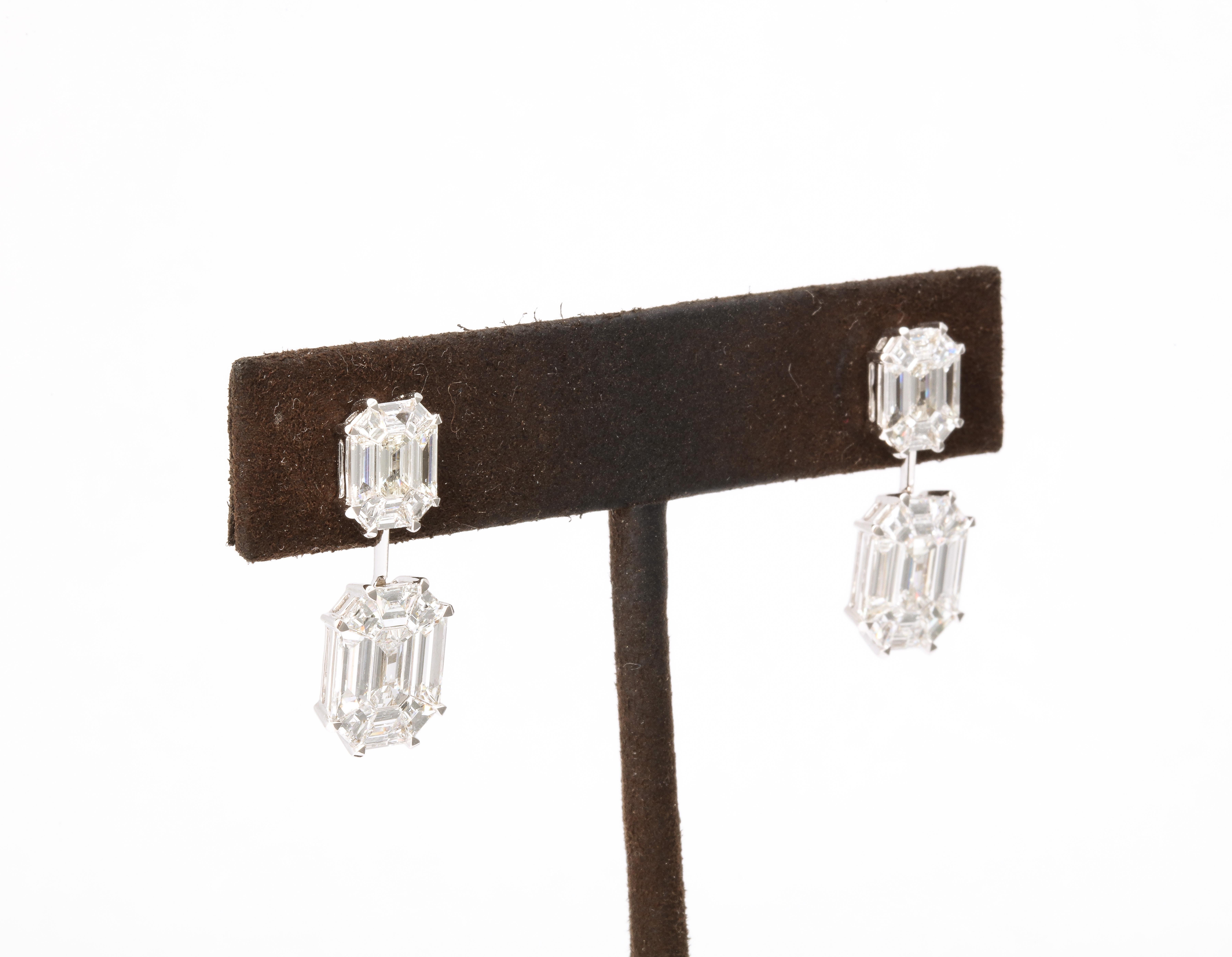 Boucles d'oreilles pendantes à diamants illusionnés, taille émeraude Neuf - En vente à New York, NY