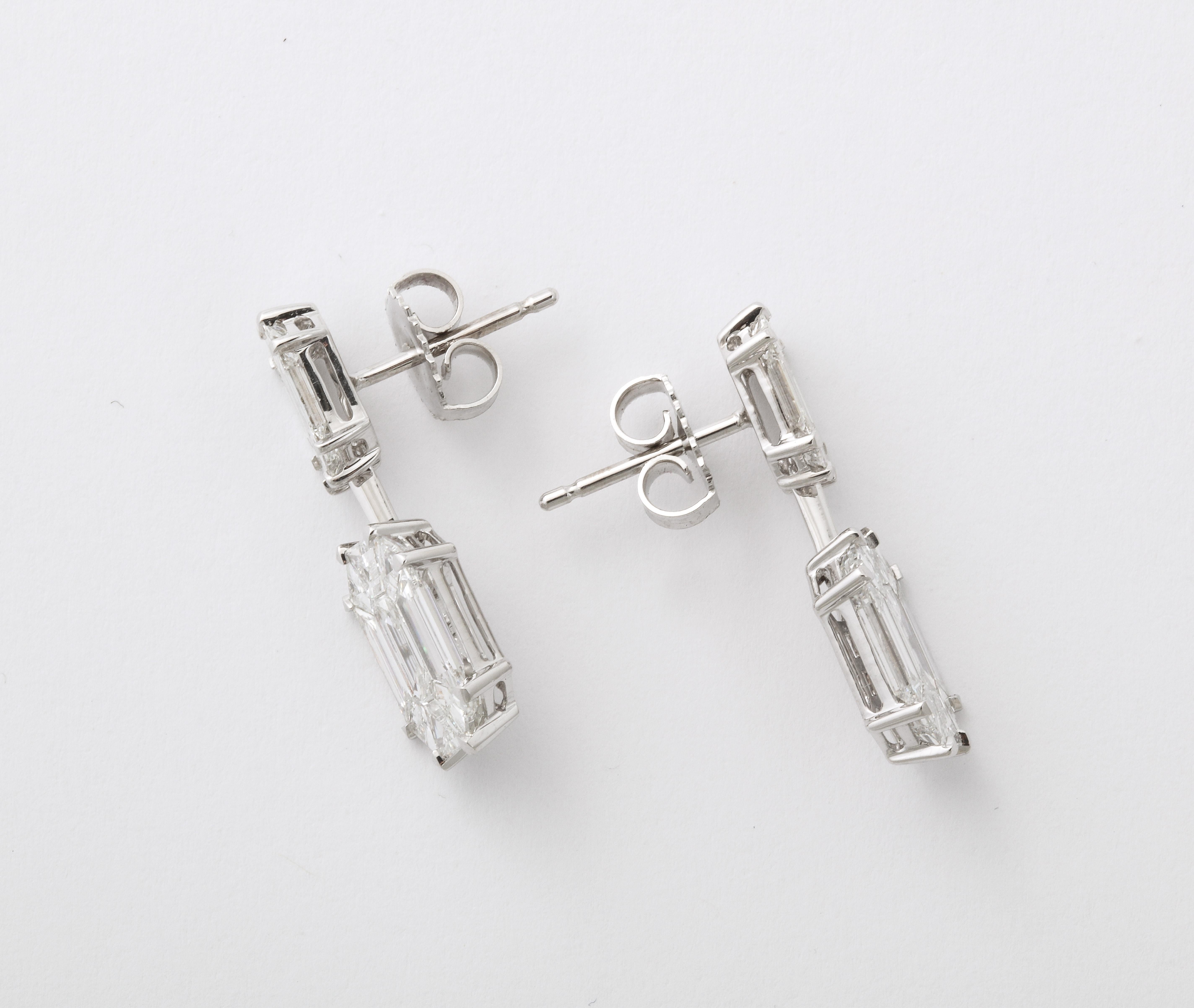 Boucles d'oreilles pendantes à diamants illusionnés, taille émeraude en vente 2