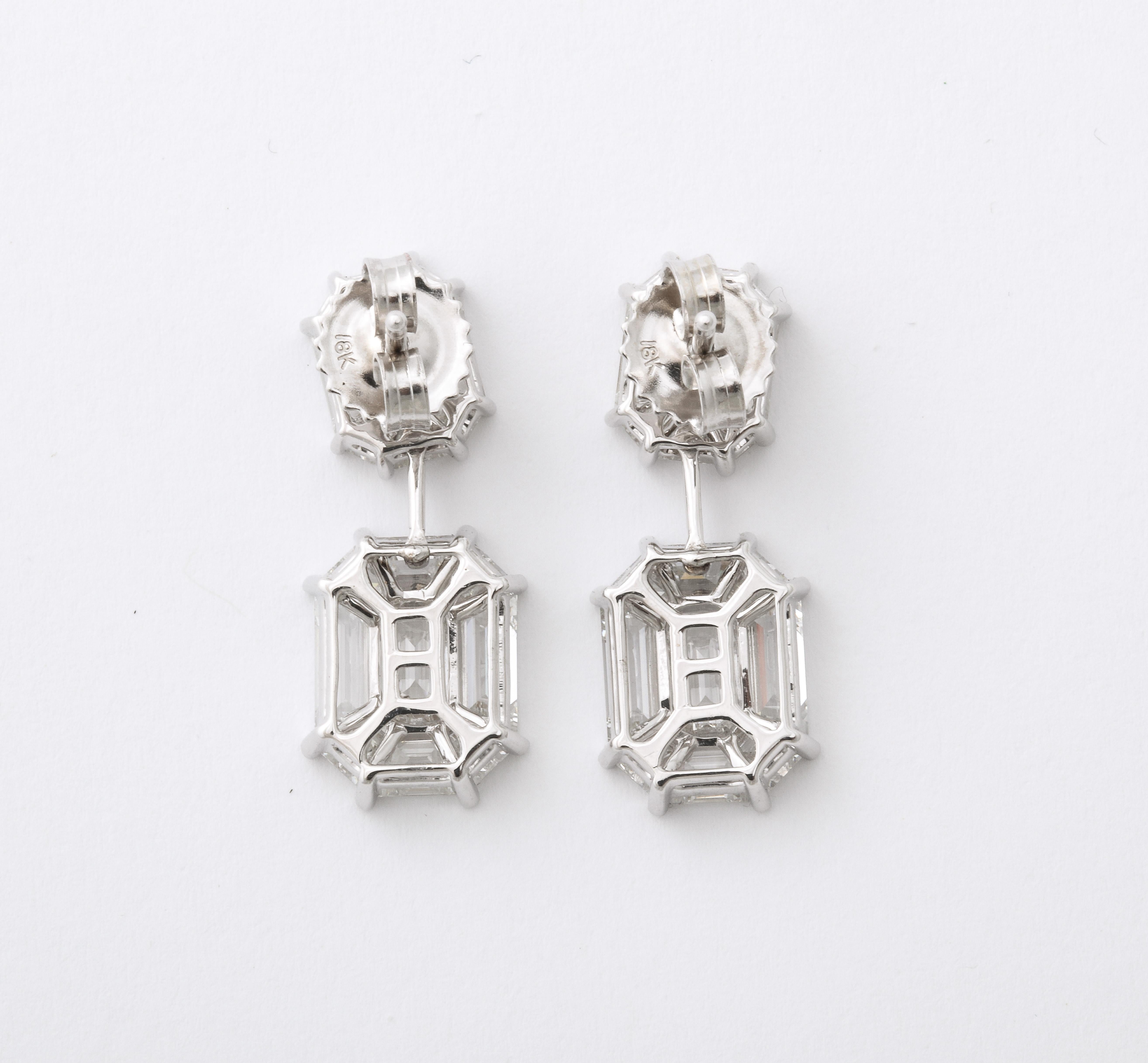 Boucles d'oreilles pendantes à diamants illusionnés, taille émeraude en vente 3