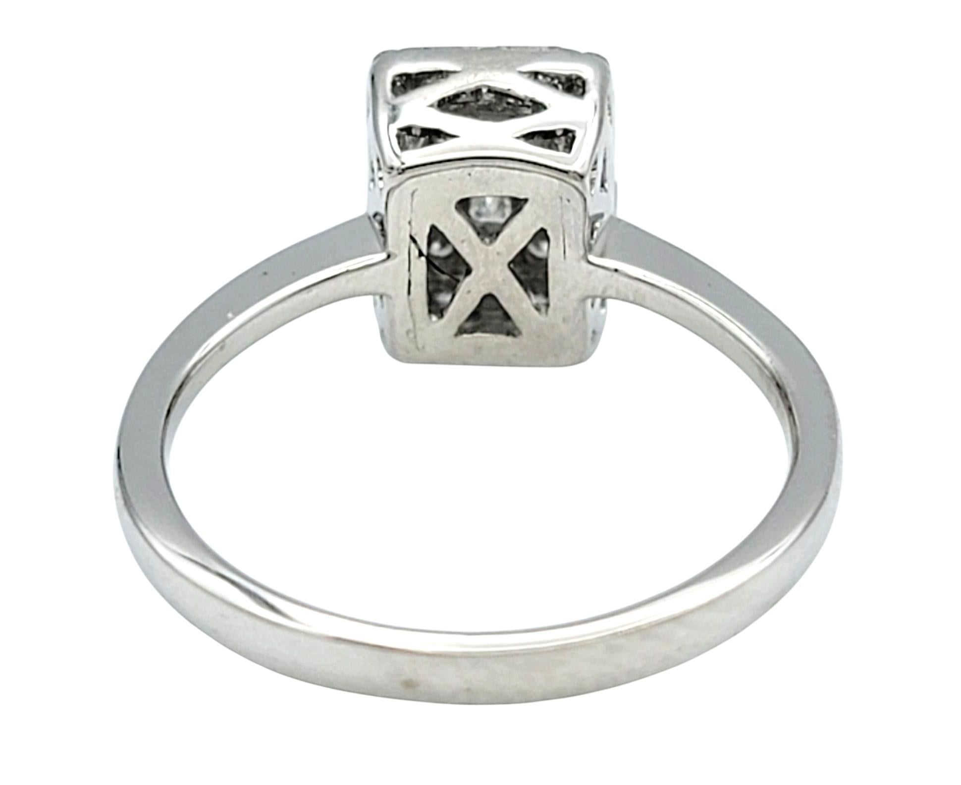 Smaragdschliff-Illusions-Diamant-Verlobungsring in 14 Karat Weißgold im Angebot 1