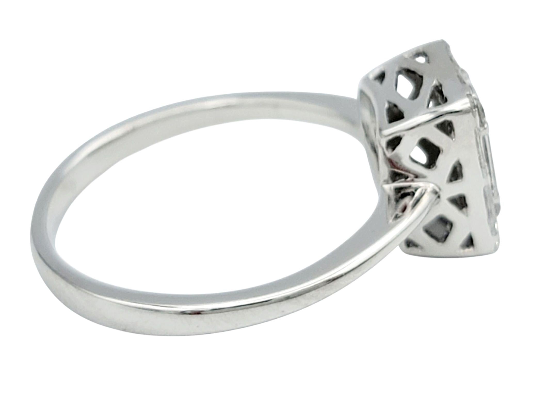 Smaragdschliff-Illusions-Diamant-Verlobungsring in 14 Karat Weißgold im Angebot 2