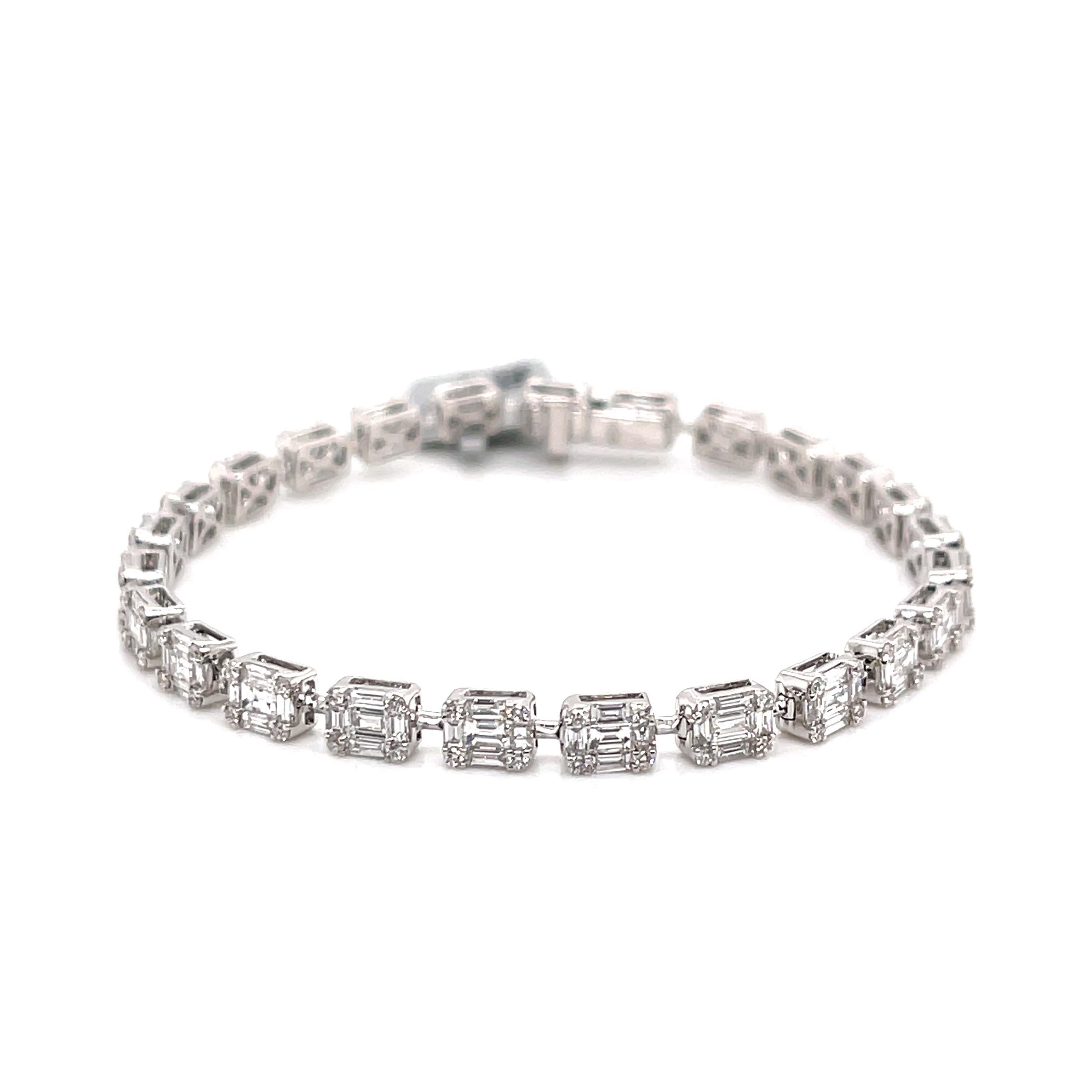 18K White Gold
100 Round Diamonds 0.64 cts
125 Baguette Diamonds 3.38 cs

