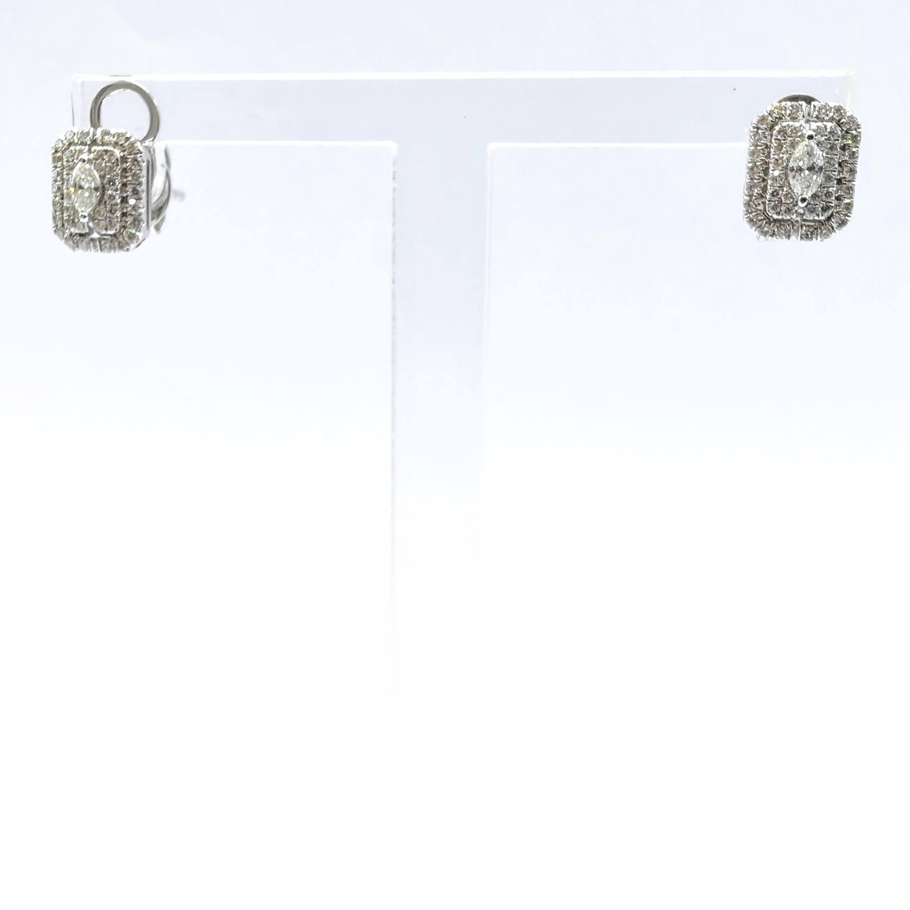 Eine raffinierte Verschmelzung von Vintage-Charme und moderner Eleganz. Diese Smaragdschliff-Illusions-Diamant-Oktagon-Ohrstecker aus 18 Karat Weißgold bringen zeitlose Raffinesse in Ihre Schmucksammlung. Jeder Ohrring zeichnet sich durch eine
