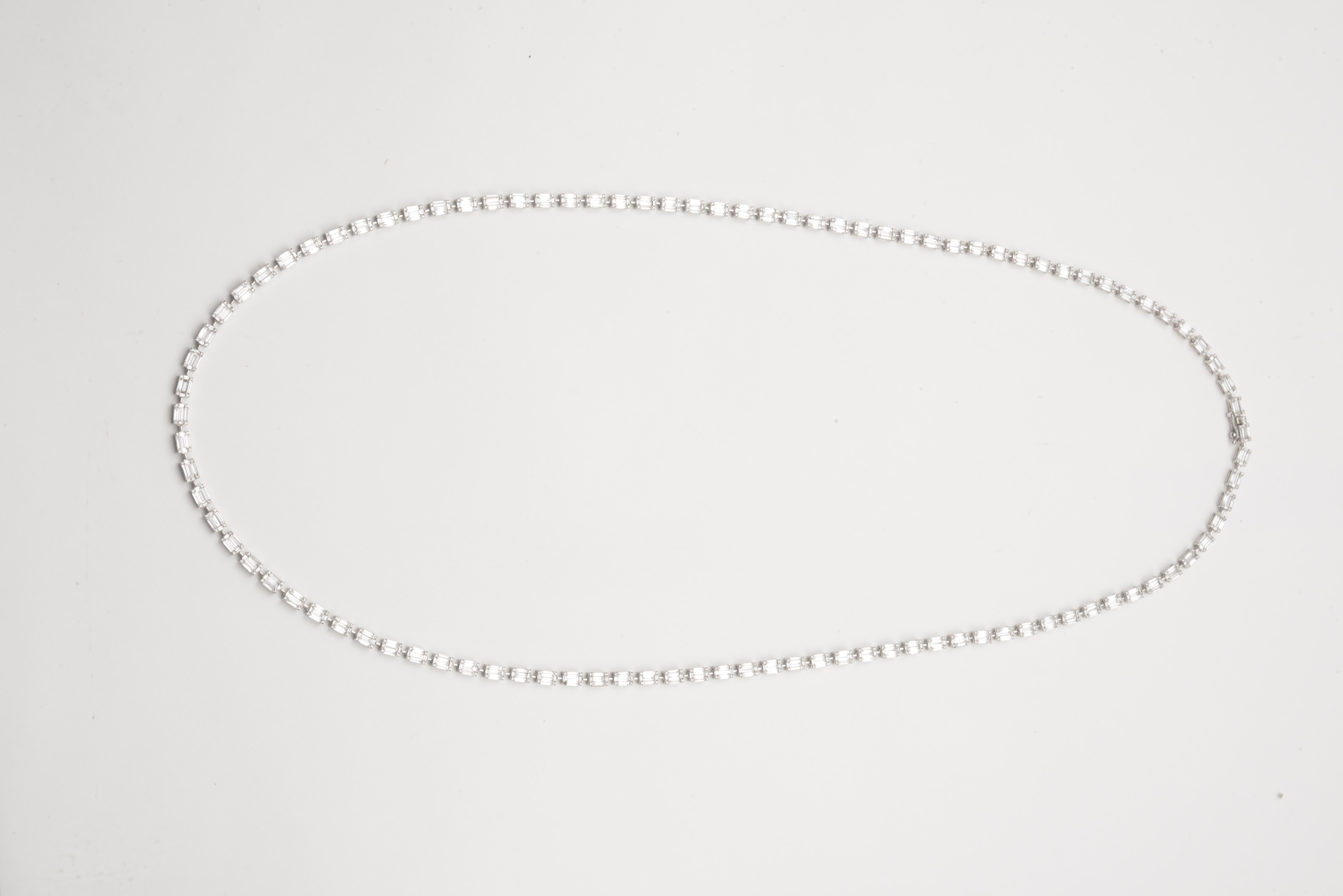 Tennis-Halskette mit Diamanten im Smaragdschliff und Illusion im Angebot 2
