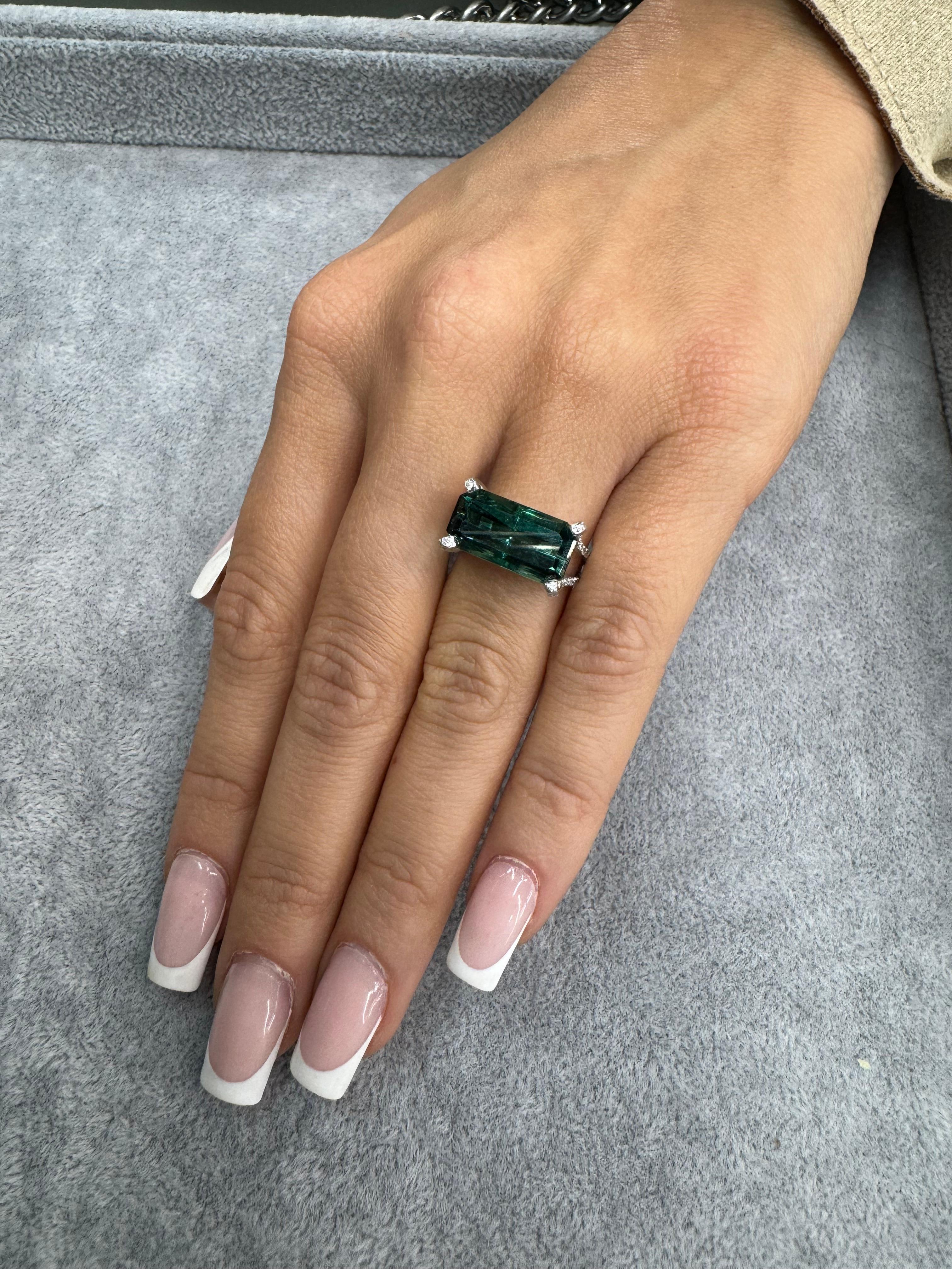 Women's Emerald Cut Indicolite Tourmaline Split Shank Diamond Ring 6.91 Carats 18KT For Sale