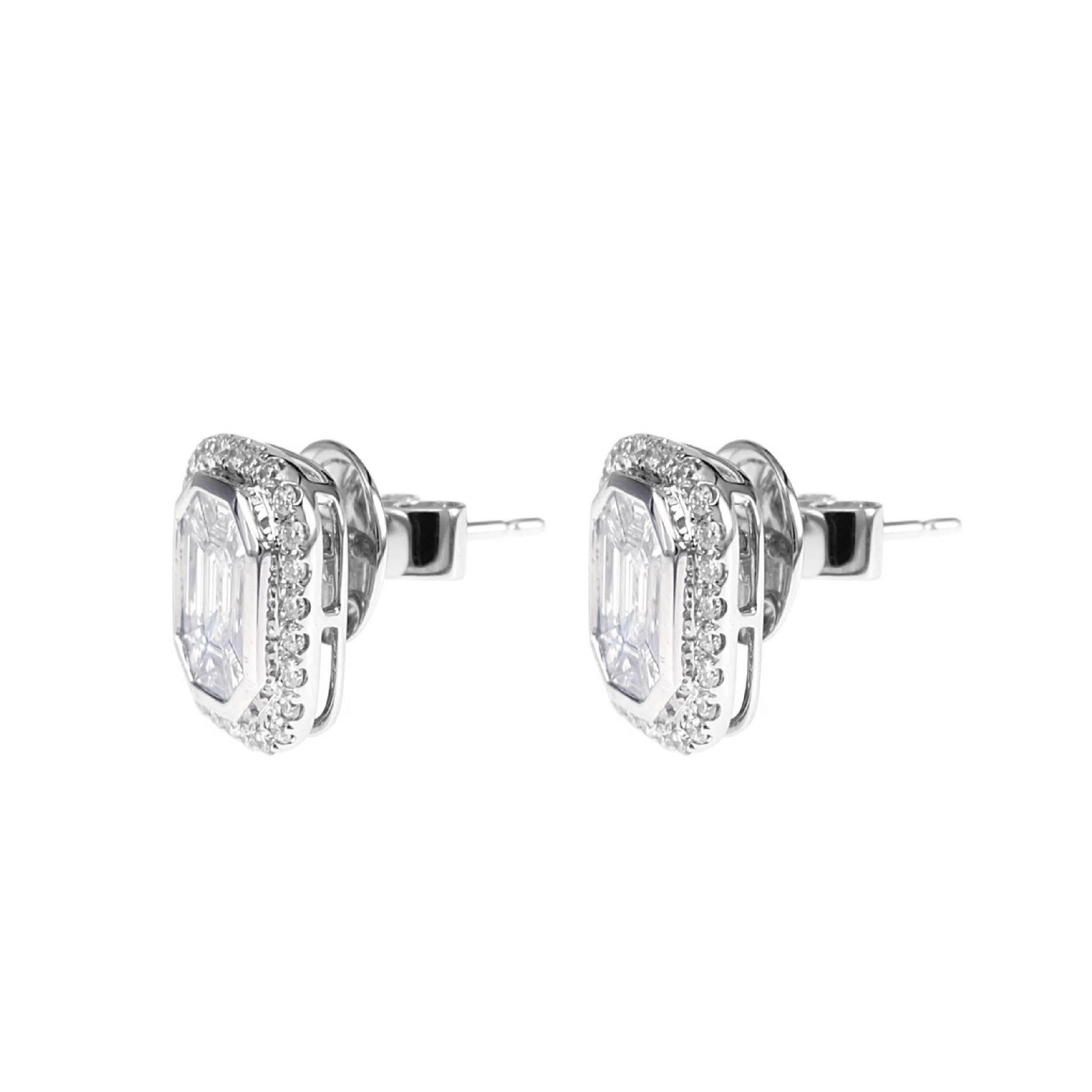 Using the state of art technique , 9 pieces of diamonds are combined in a way to give an outlook of 2 carat Emerald cut. In the earring , we have used specially cut 18 pieces to give you a 2 carat Emerald cut outlook which does not hurt your wallet.
