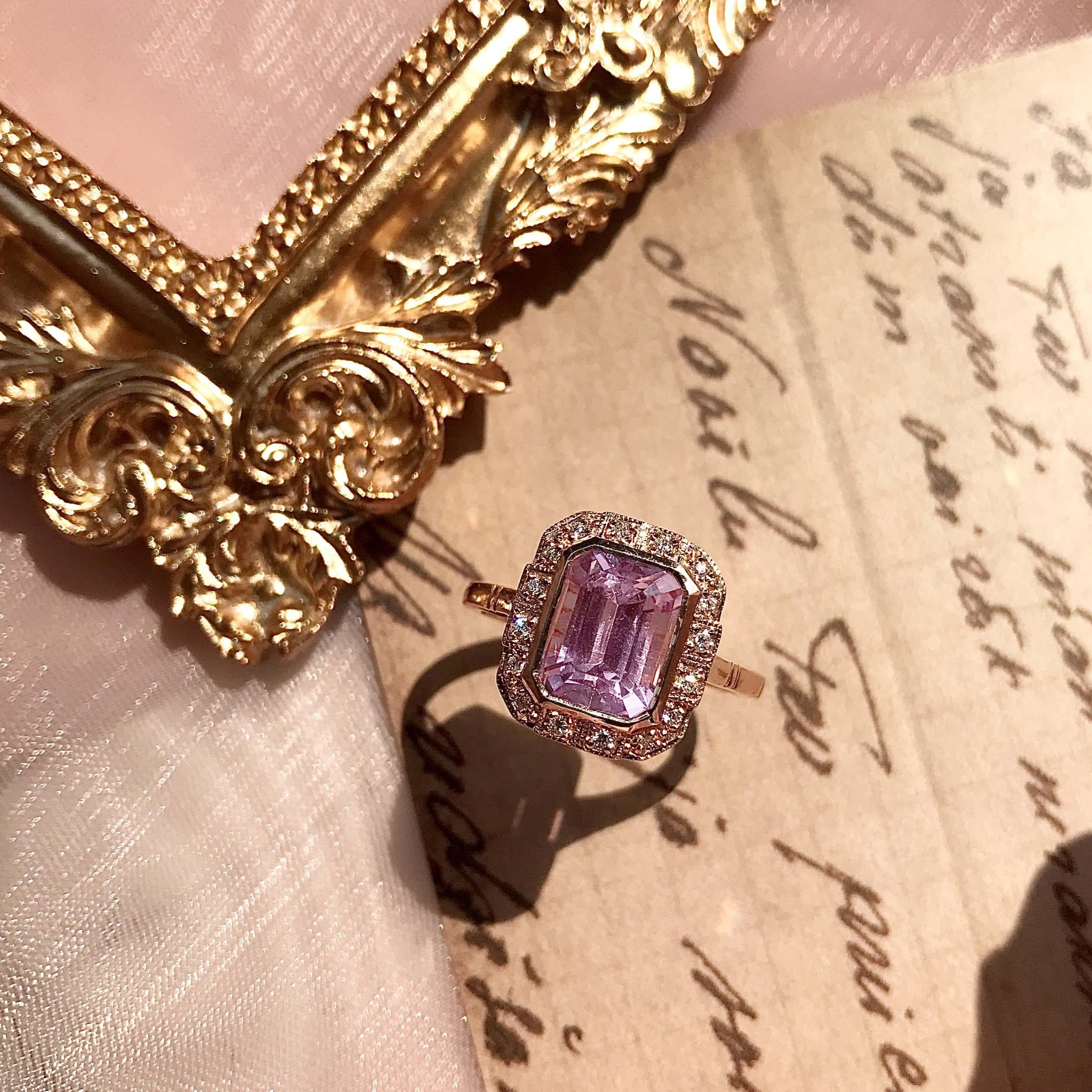 Emerald Cut Kunzite and Diamond Engagement Ring in 18K Rose Gold In New Condition In Bangkok, TH