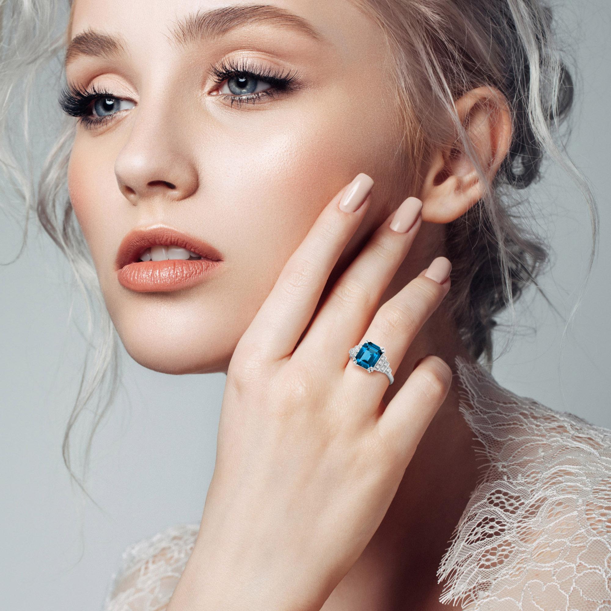 Emerald Cut London Blue Topaz & Step Diamond Engagement 14K White Gold Ring en venta 2