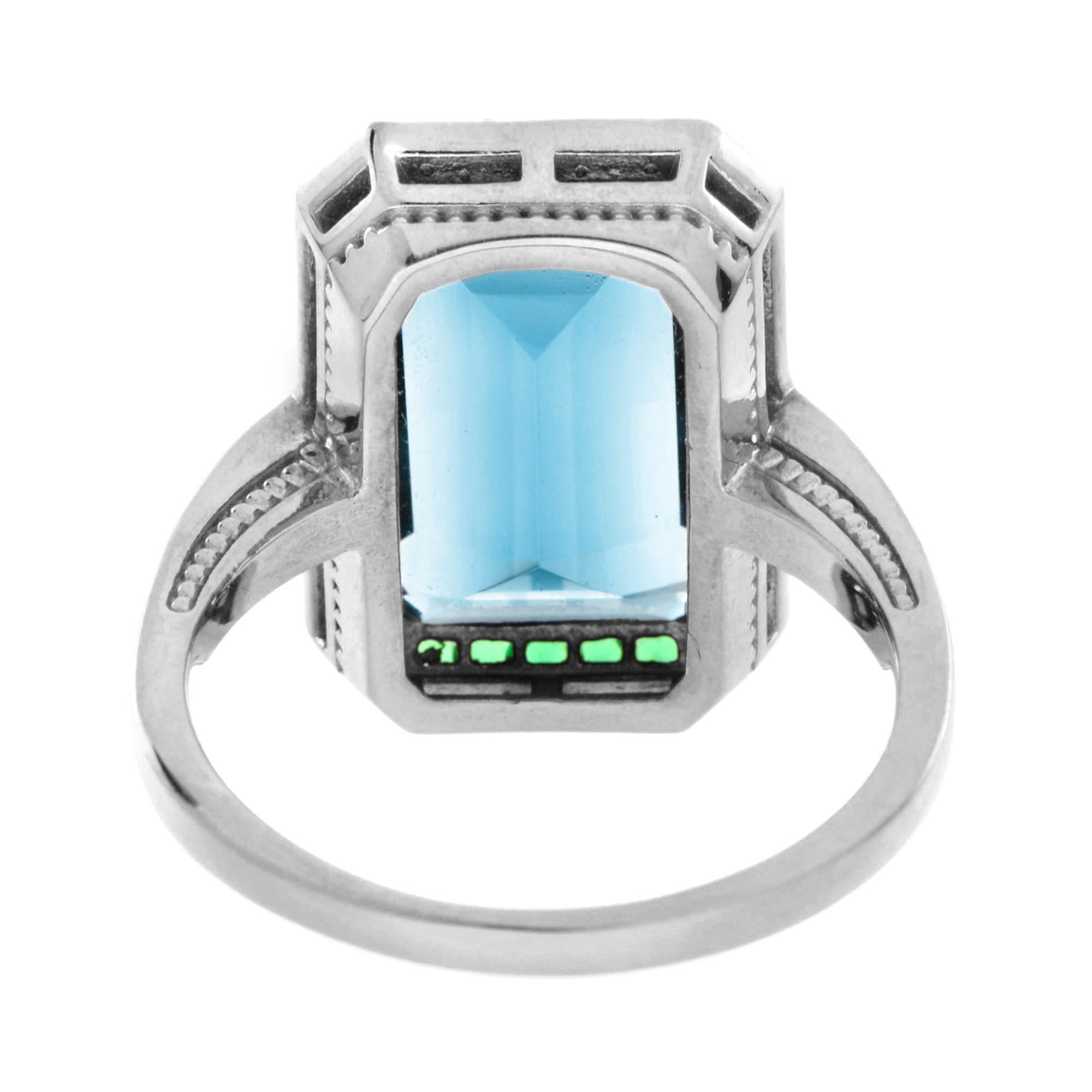 Cocktailring aus Platin mit blauem Topas im Smaragdschliff und Smaragd und Diamant im Zustand „Neu“ in Bangkok, TH