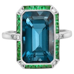 Ring aus 18 Karat Weißgold mit blauem Topas im Smaragdschliff und Smaragd und Diamant