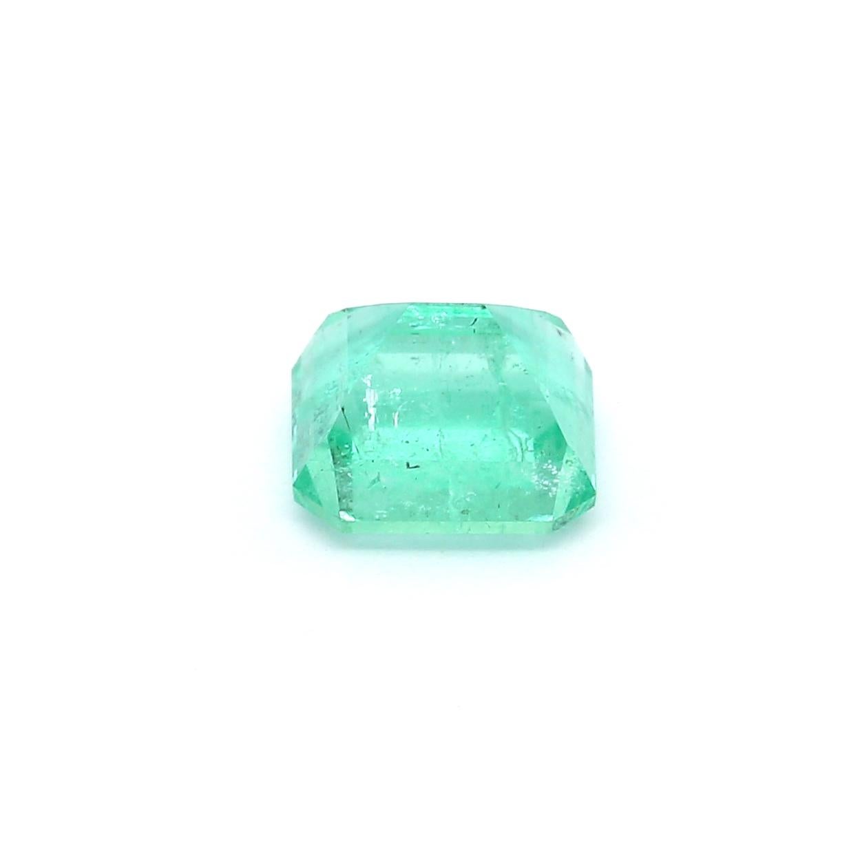 An amazing Russian Emerald which allows jewelers to create a unique piece of wearable art.
This exceptional quality gemstone would make a custom-made jewelry design. Perfect for a Ring or Pendant.

Shape - Octagon
Weight - 2.1 ct
Treatment -